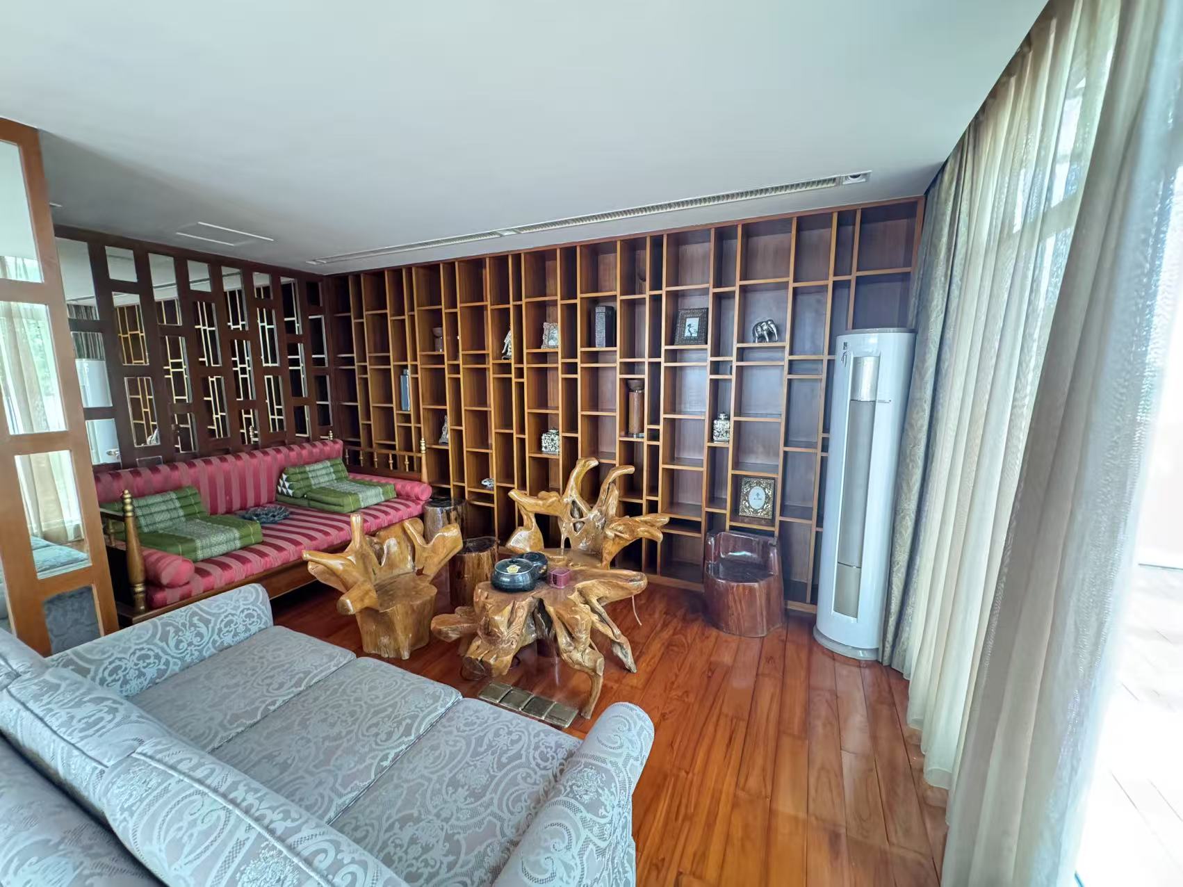 鲁能海蓝椰风 6室2厅1卫 18000.0元/月 鲁能海蓝椰风 6室2厅1卫 18000.0元/月室内图