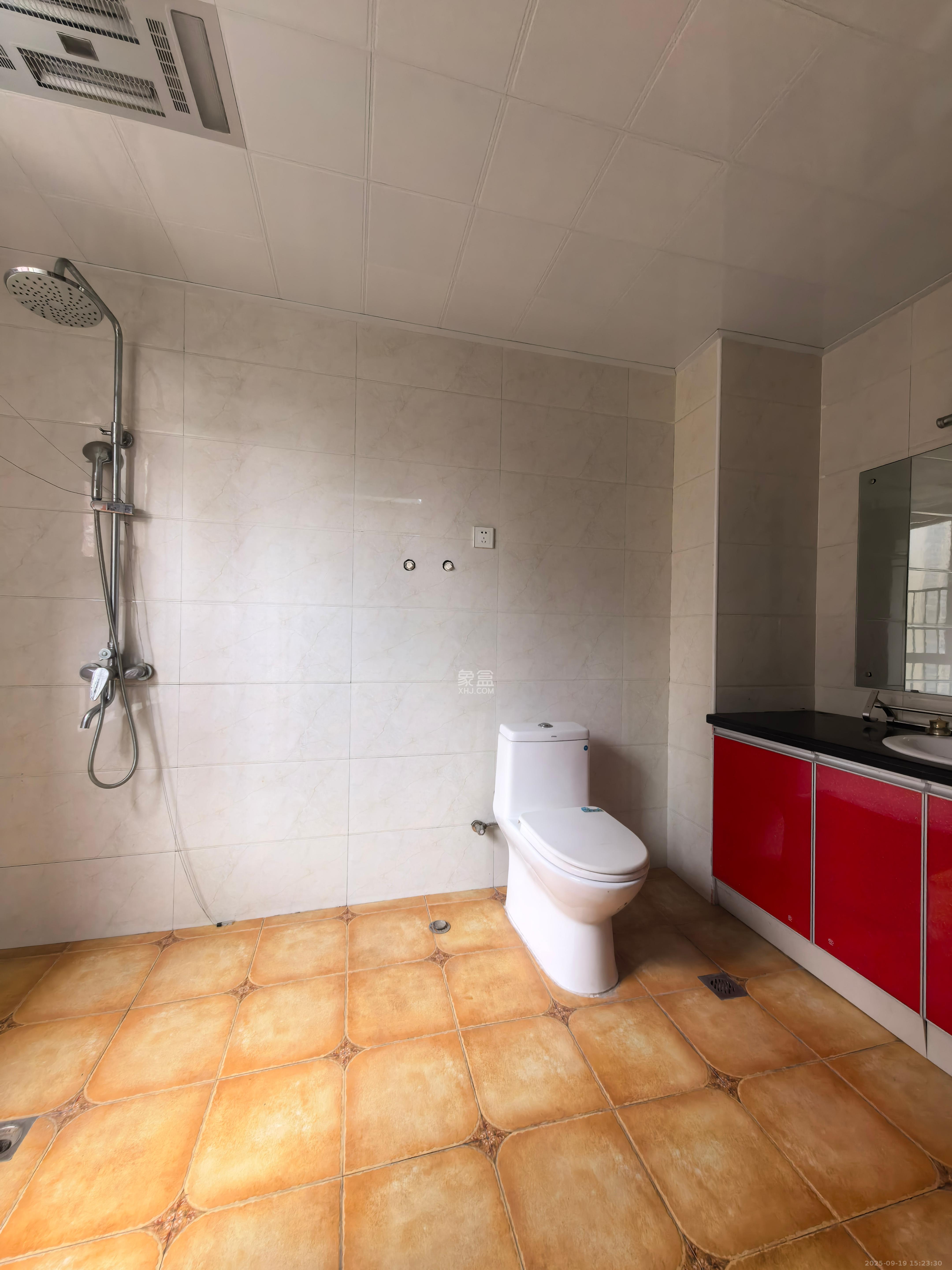 华润凤凰城三期 4室2厅2卫 2500.0元/月 华润凤凰城三期 4室2厅2卫 2500.0元/月室内图