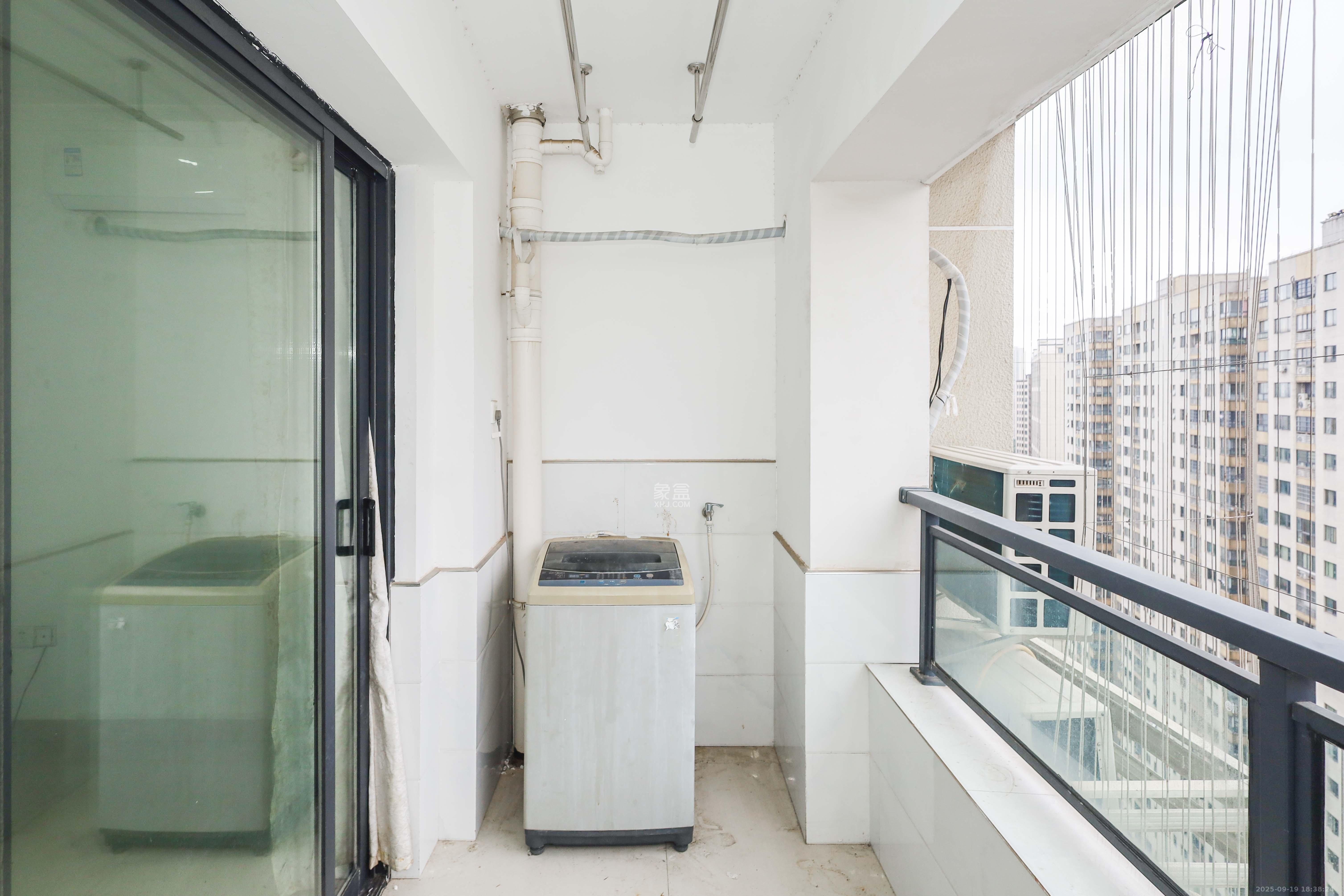 好莱城(弘德西街)  3室2厅1卫    72.8万 好莱城(弘德西街)  3室2厅1卫    72.8万阳台