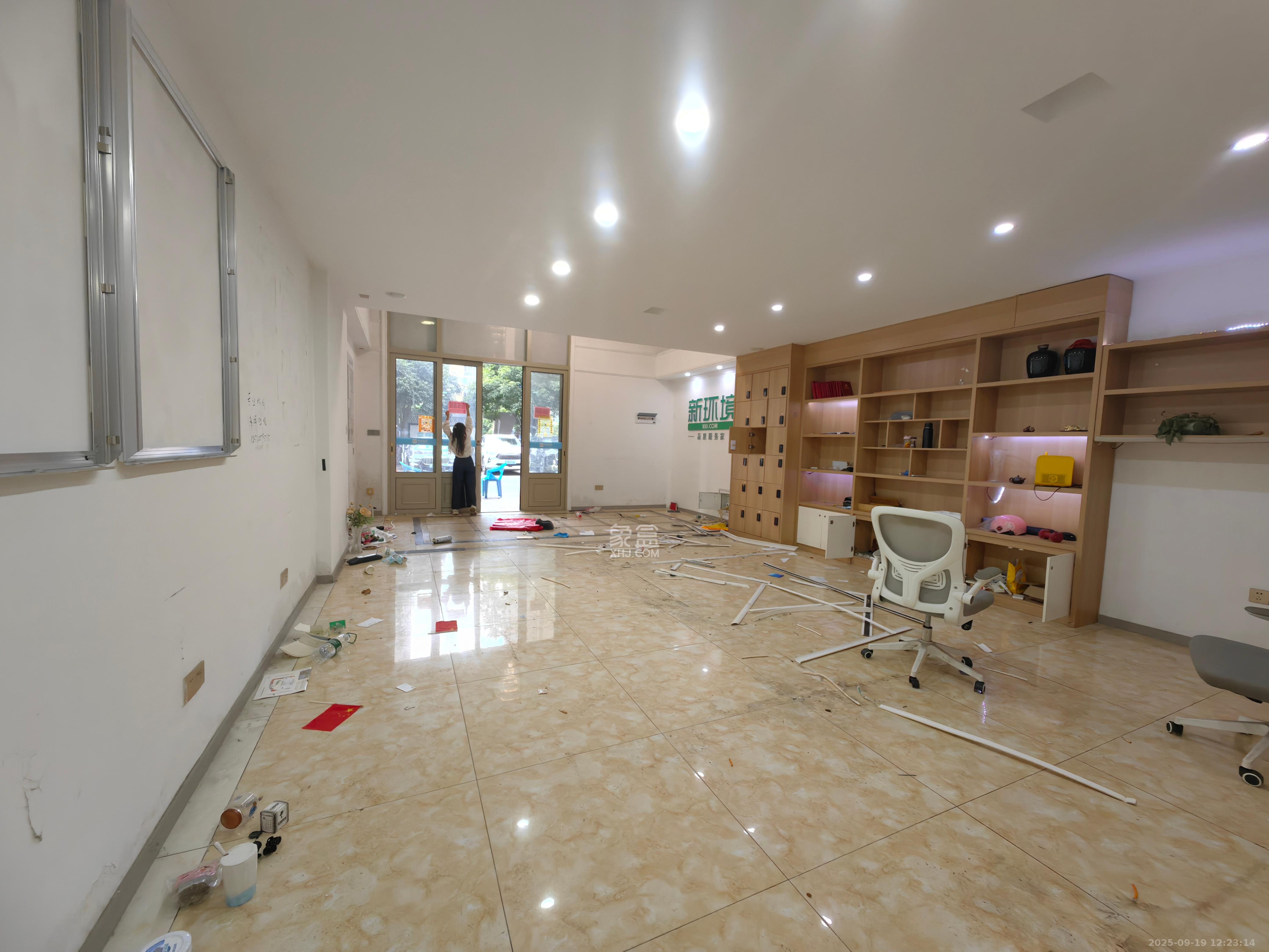 八方小区C区   65.0㎡      8000.0元/月室内图