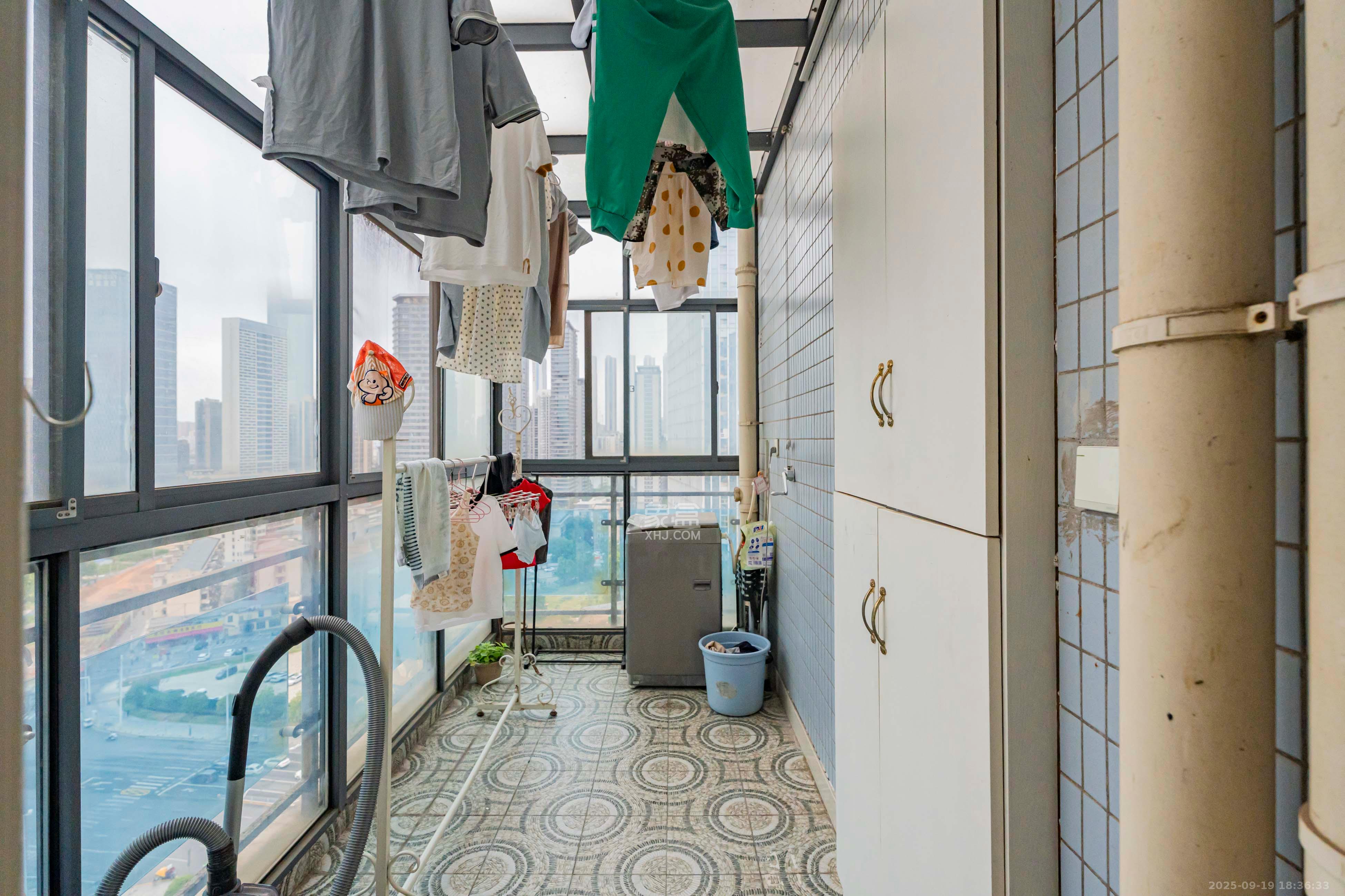 凯乐国际城  3室2厅1卫    120.0万 凯乐国际城  3室2厅1卫    120.0万阳台