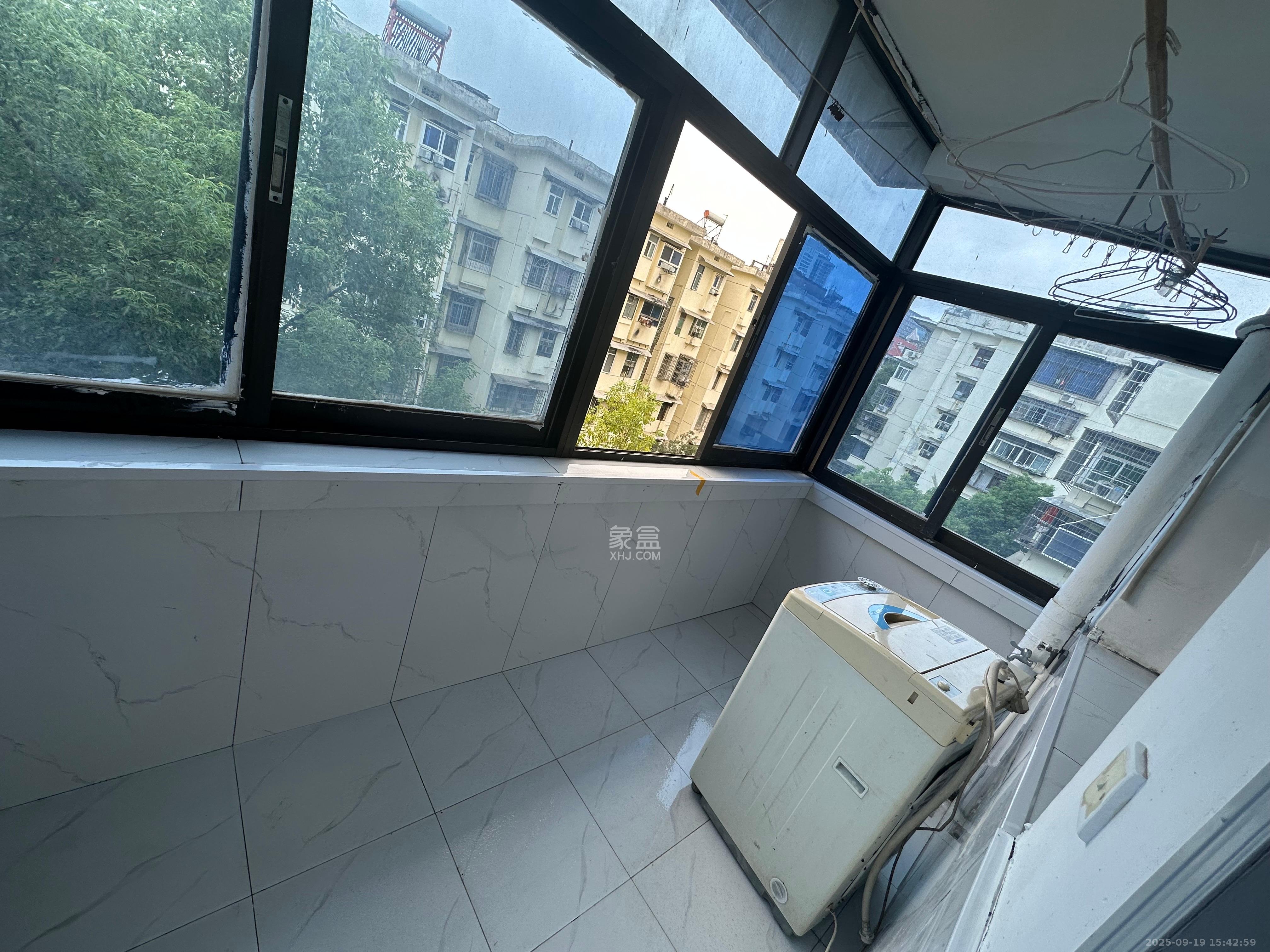 桔园小区1-8片  1室1厅1卫    1500.0元/月 桔园小区1-8片  1室1厅1卫    1500.0元/月室内图