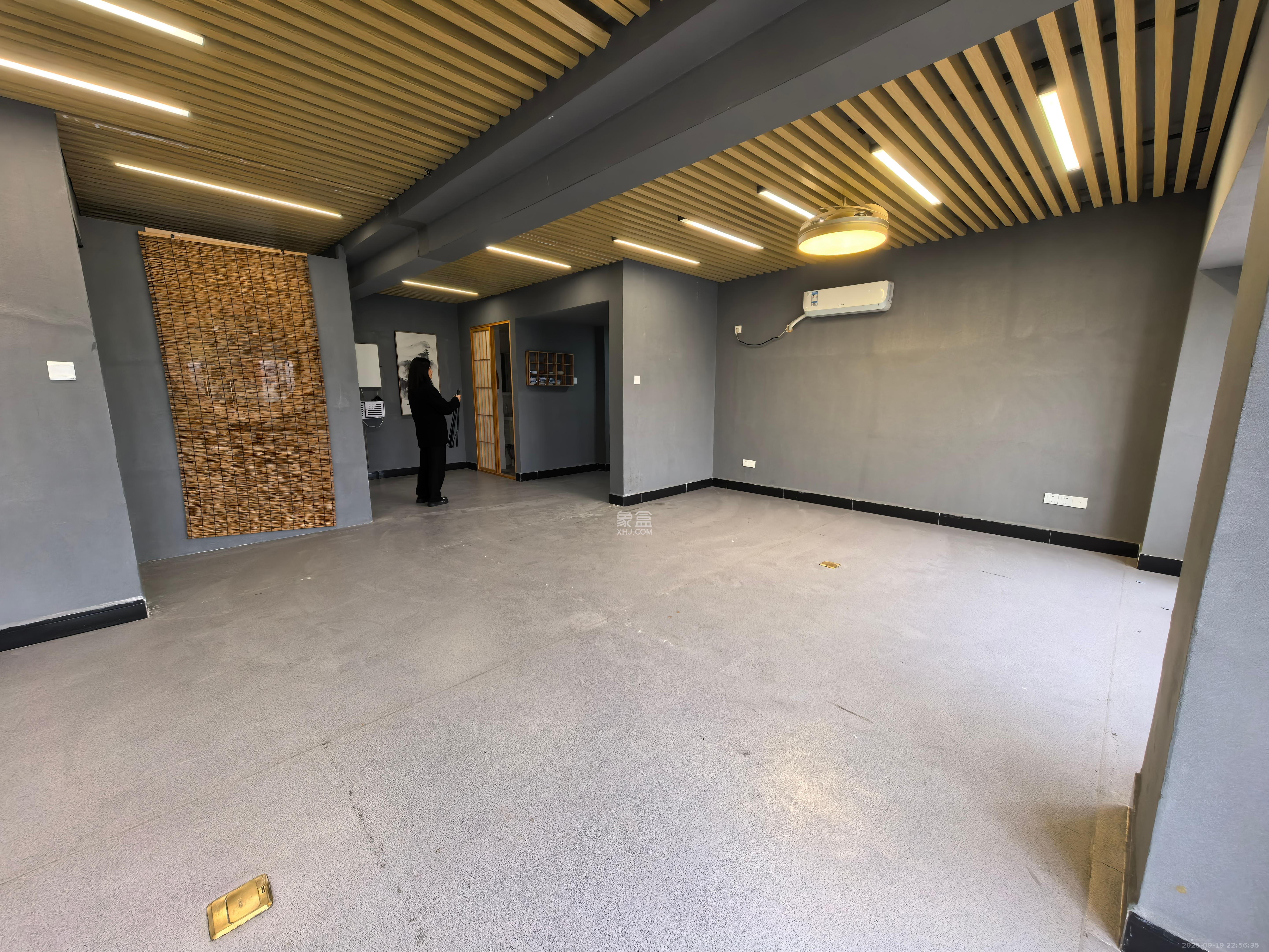 雅阁国际 1室2厅1卫 3000.0元/月 雅阁国际 1室2厅1卫 3000.0元/月室内图