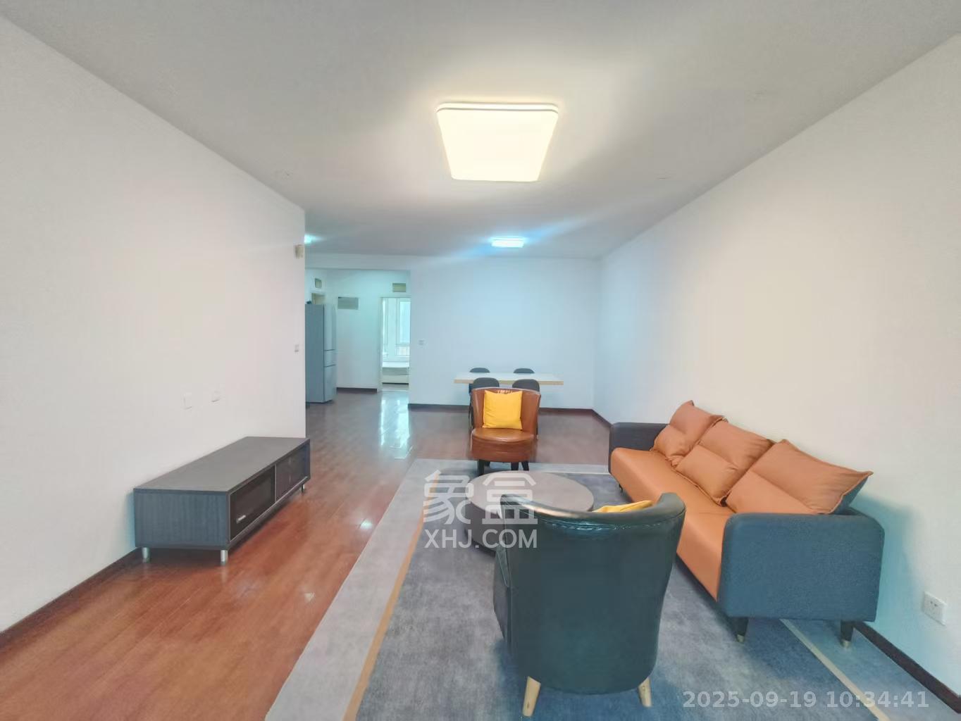 万国城(当代满庭春MOMA)一期 3室2厅2卫 2800.0元/月 万国城(当代满庭春MOMA)一期 3室2厅2卫 2800.0元/月室内图