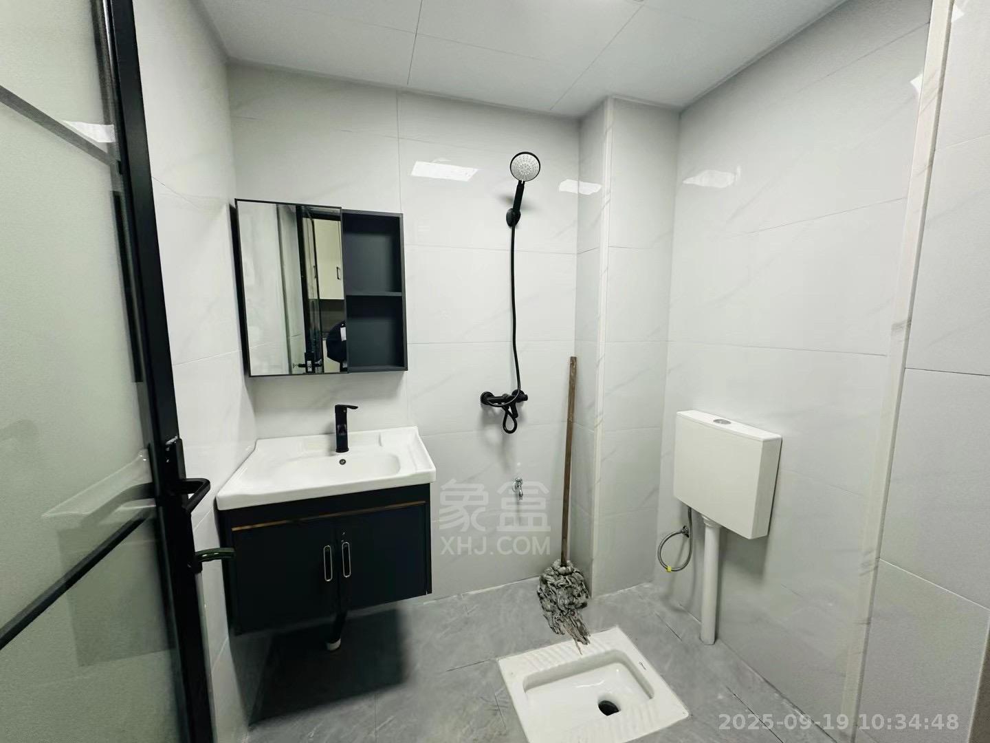 和顺天河广场(型格广场) 1室1厅1卫 1100.0元/月 和顺天河广场(型格广场) 1室1厅1卫 1100.0元/月室内图