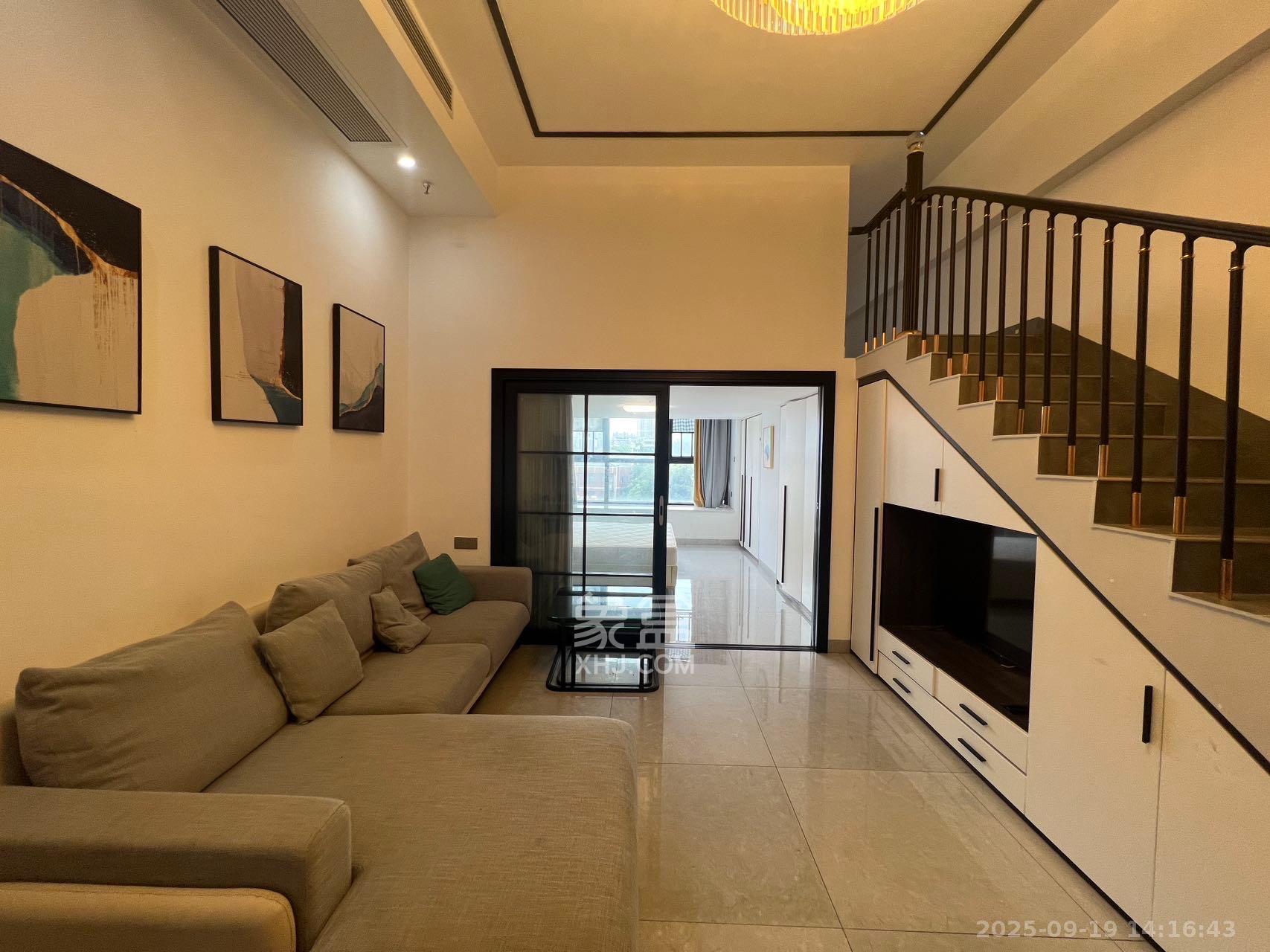 荣悦台 2室1厅1卫 2700.0元/月 荣悦台 2室1厅1卫 2700.0元/月室内图