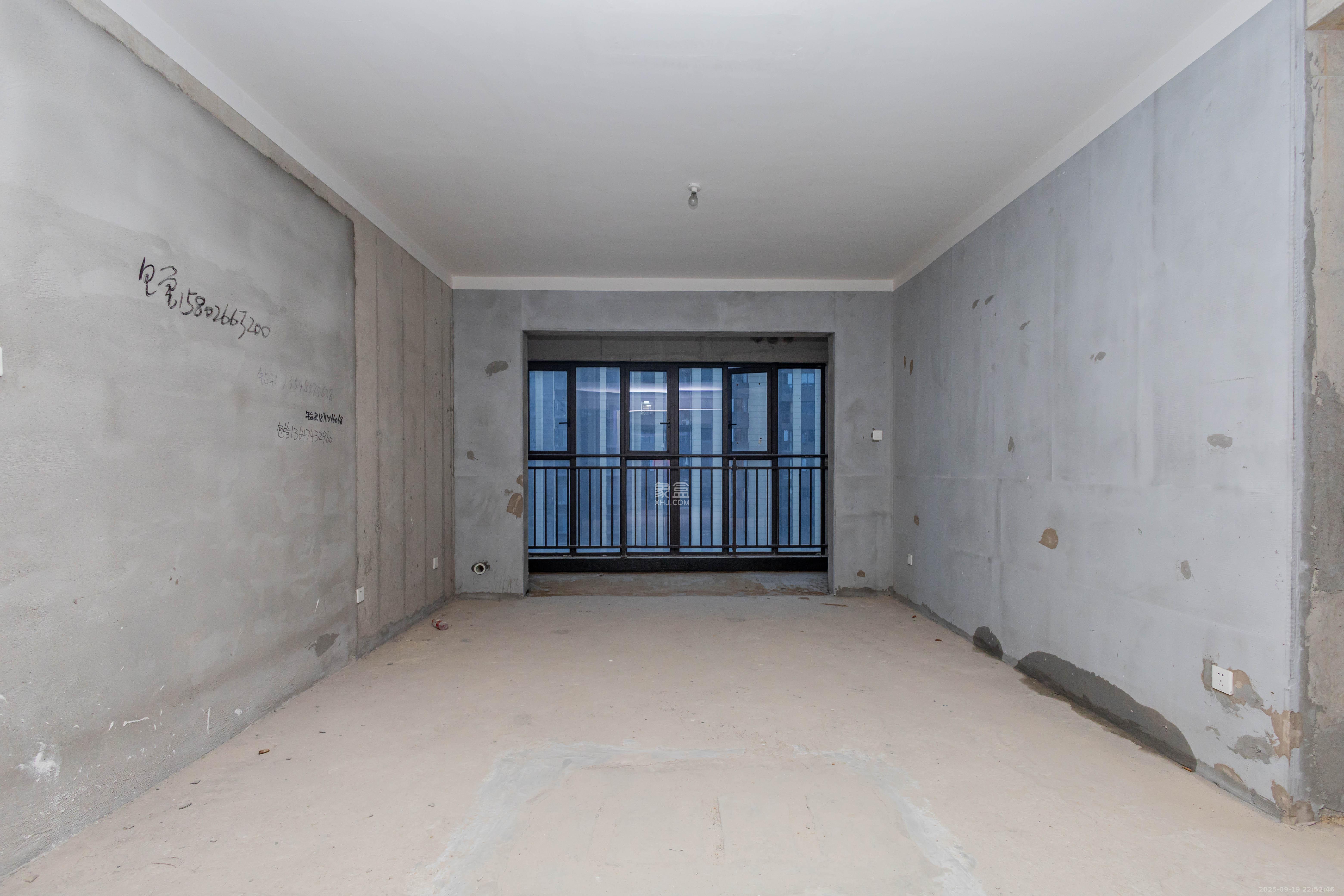 湘域芯城一期  3室2厅2卫    111.0万 湘域芯城一期  3室2厅2卫    111.0万客厅