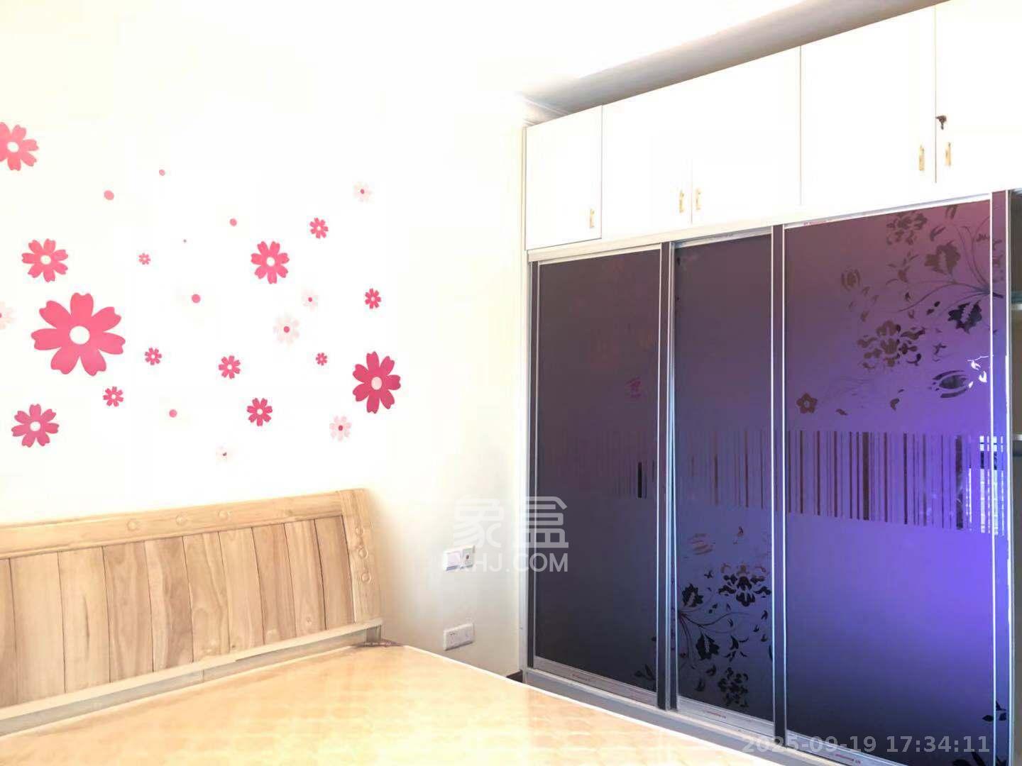 恒大雅苑 3室2厅1卫 2600.0元/月 恒大雅苑 3室2厅1卫 2600.0元/月室内图