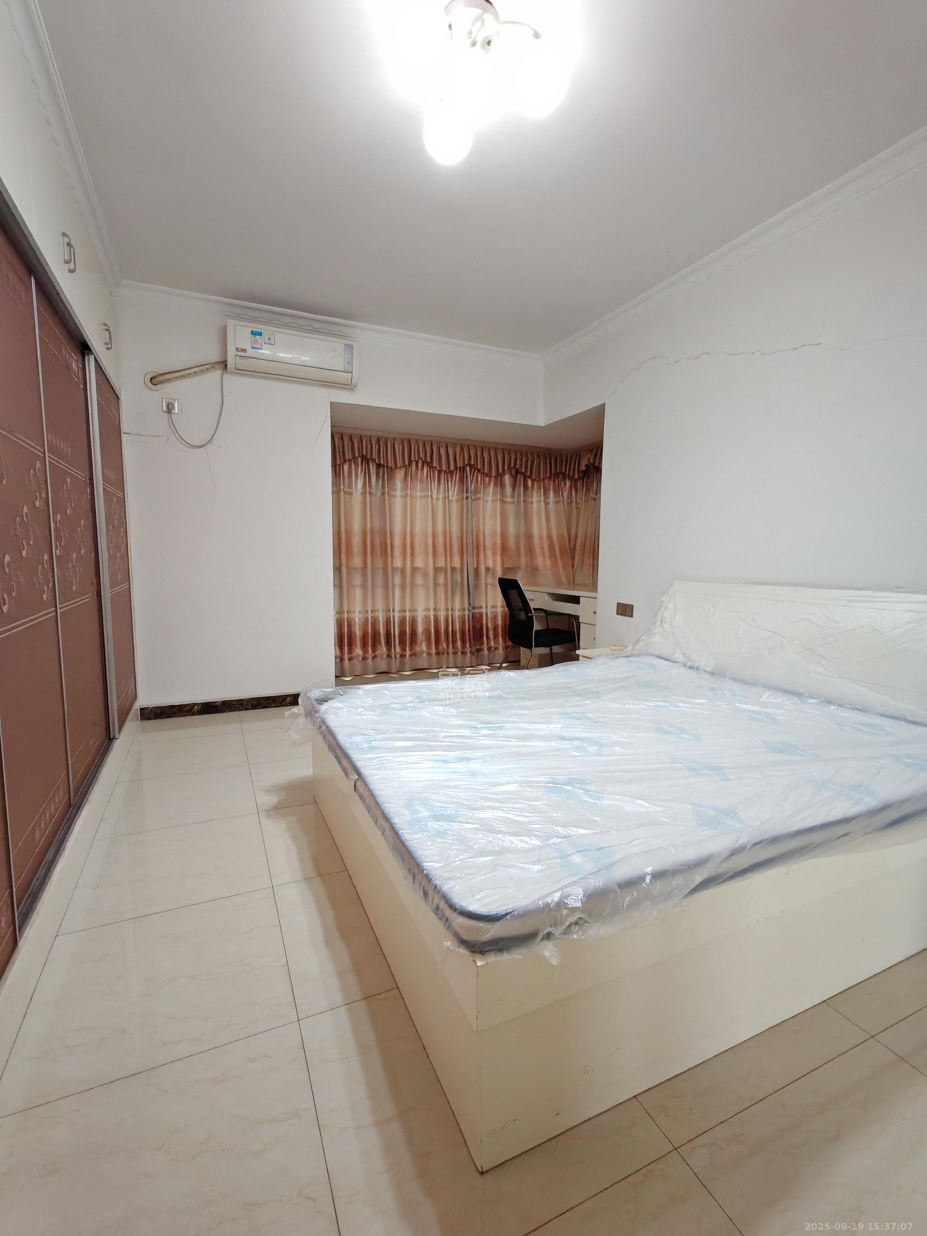 锑都家园  3室2厅2卫    2000.0元/月室内图