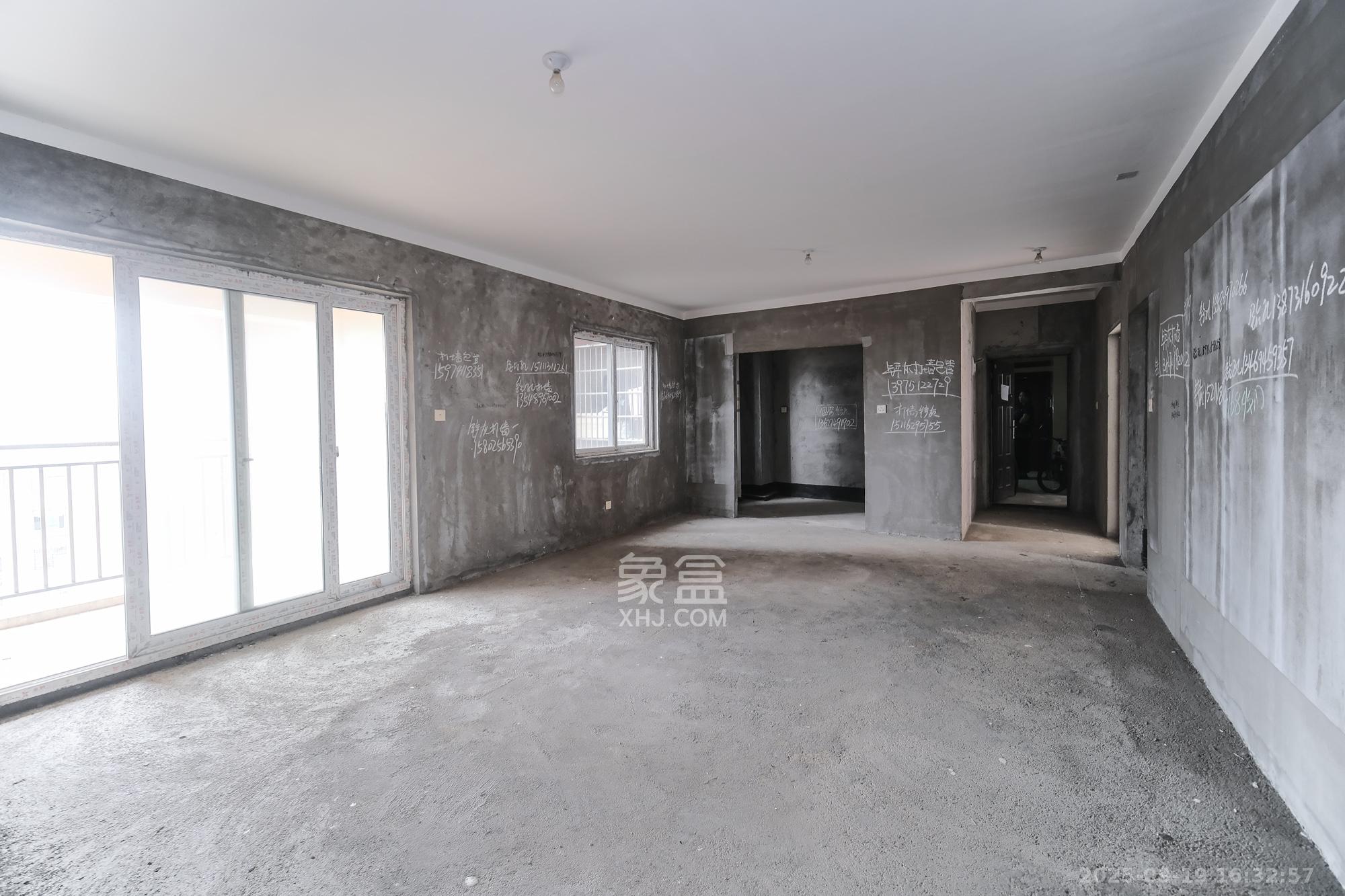 山水湾  1室0厅0卫    83.0万客厅