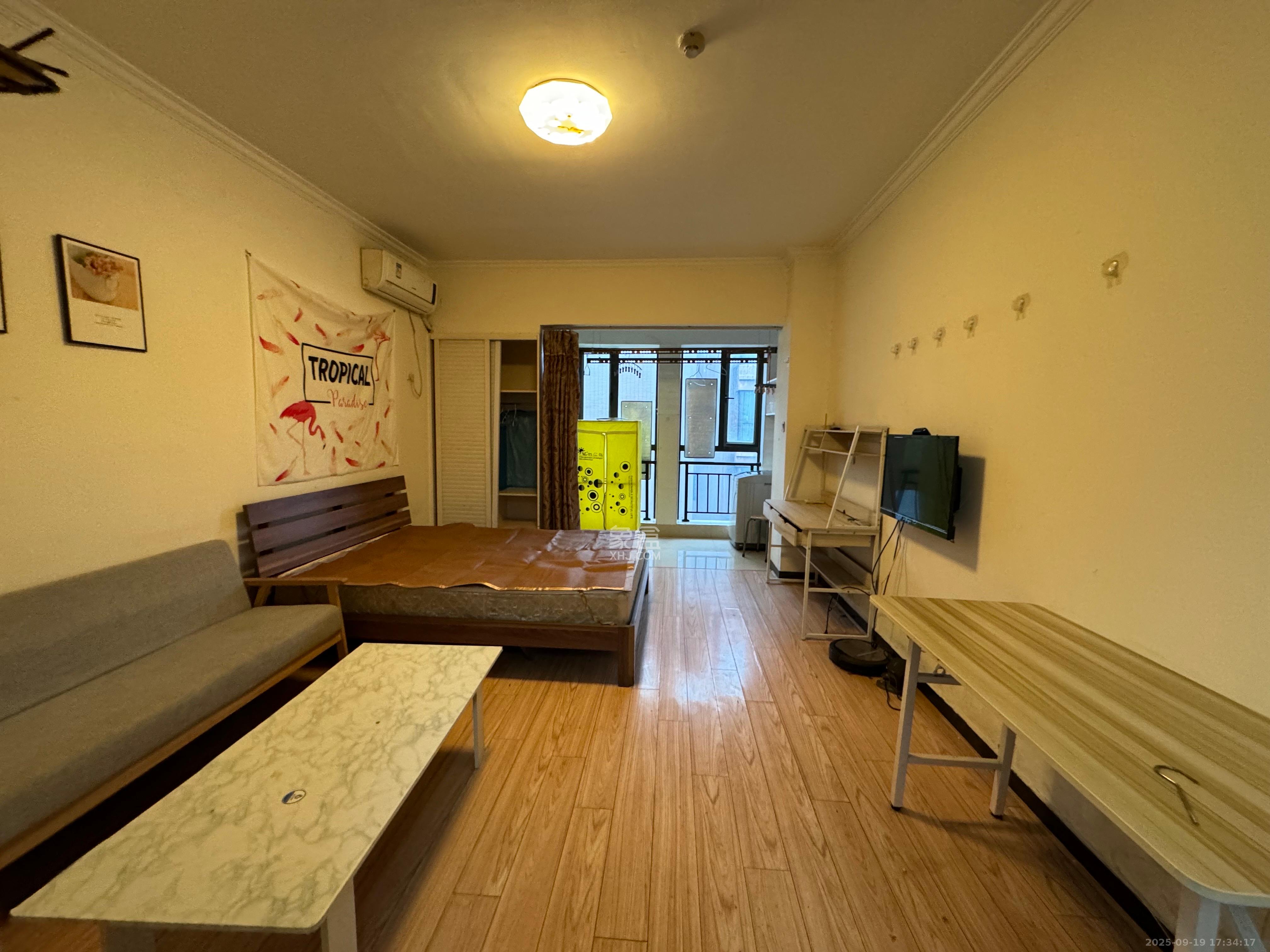 万象凯旋湾 1室1厅1卫 1300.0元/月 万象凯旋湾 1室1厅1卫 1300.0元/月室内图