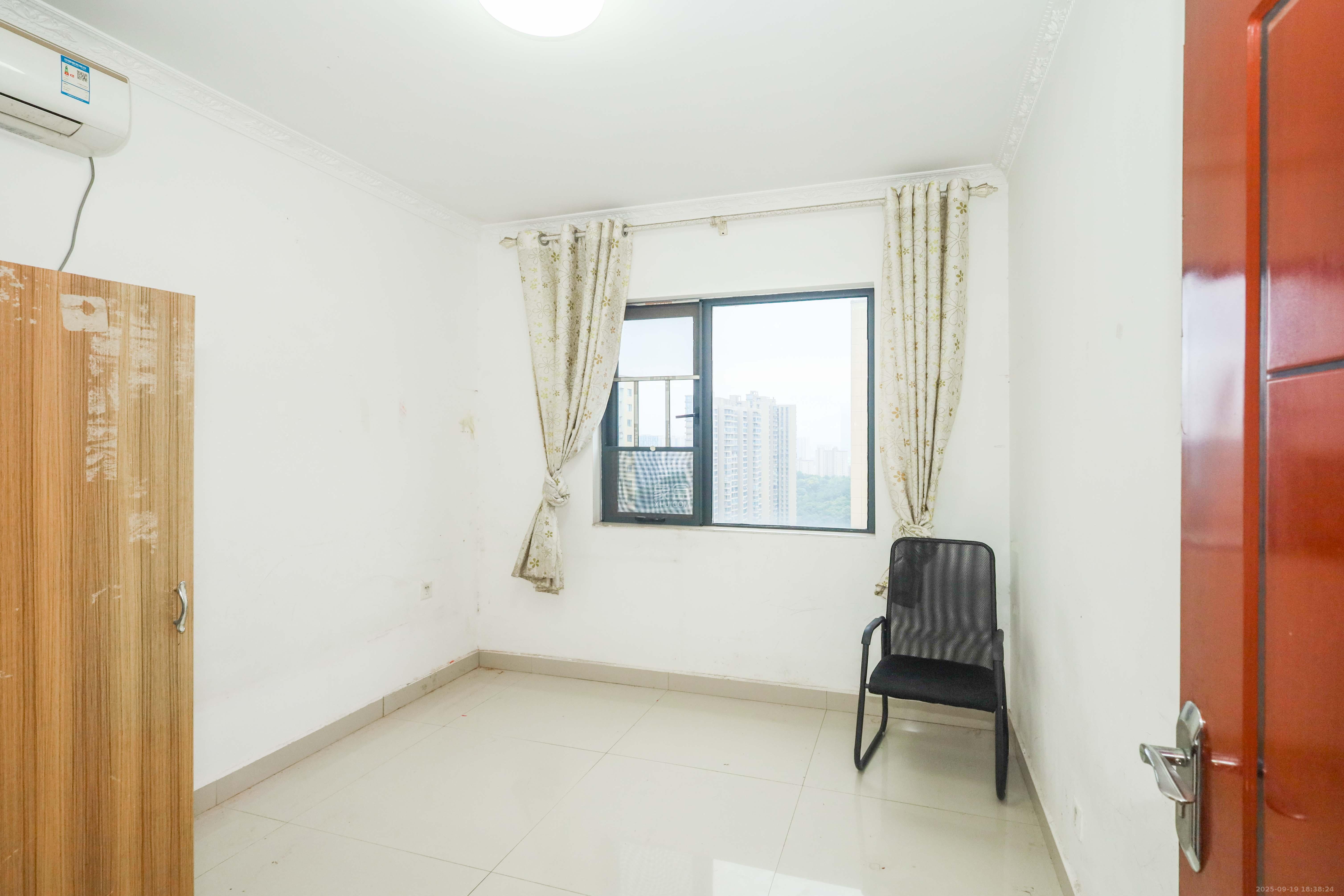 好莱城(弘德西街)  3室2厅1卫    72.8万 好莱城(弘德西街)  3室2厅1卫    72.8万卧室