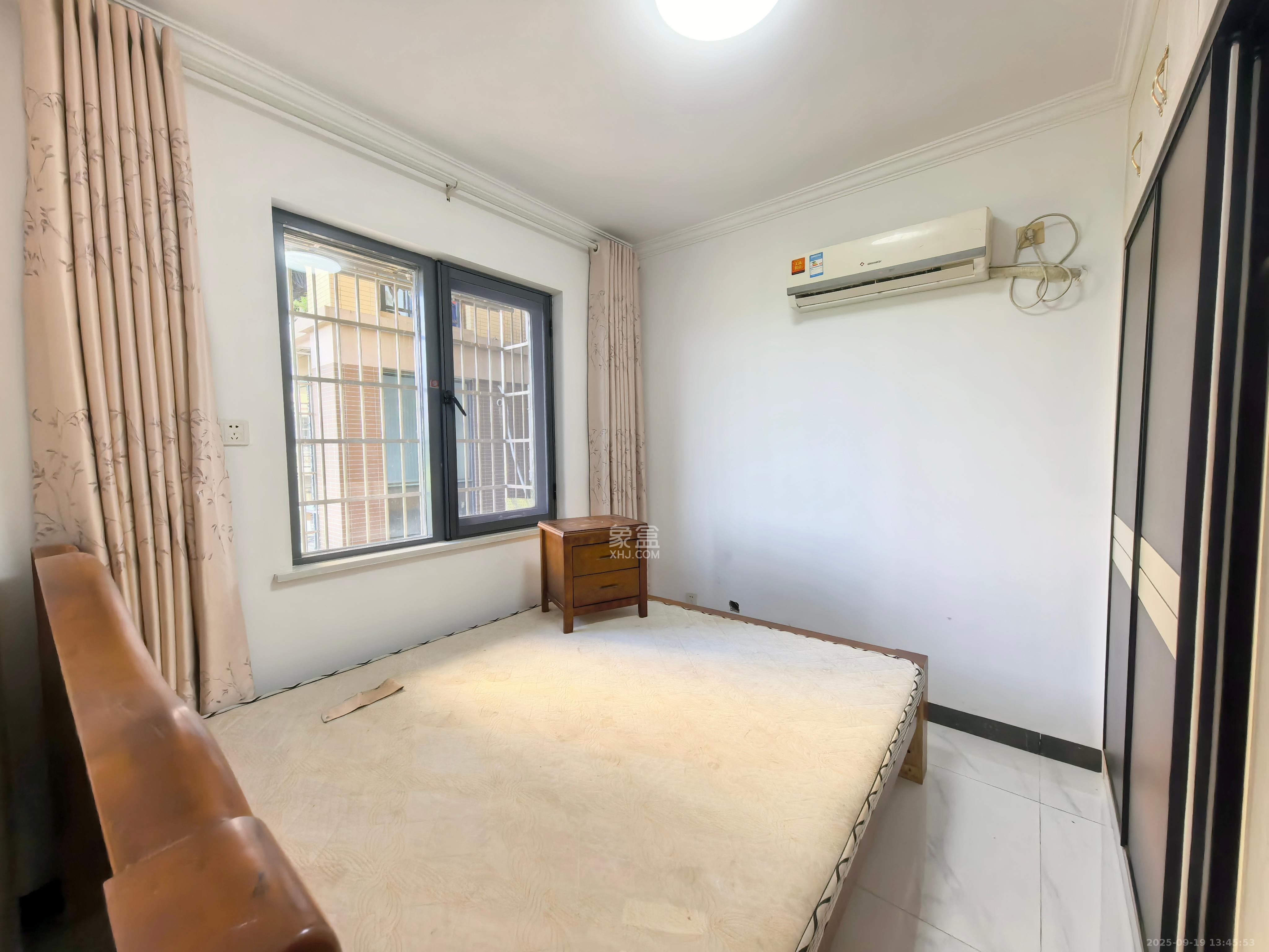 星城新宇川河苑 1室1厅1卫 1050.0元/月 星城新宇川河苑 1室1厅1卫 1050.0元/月室内图