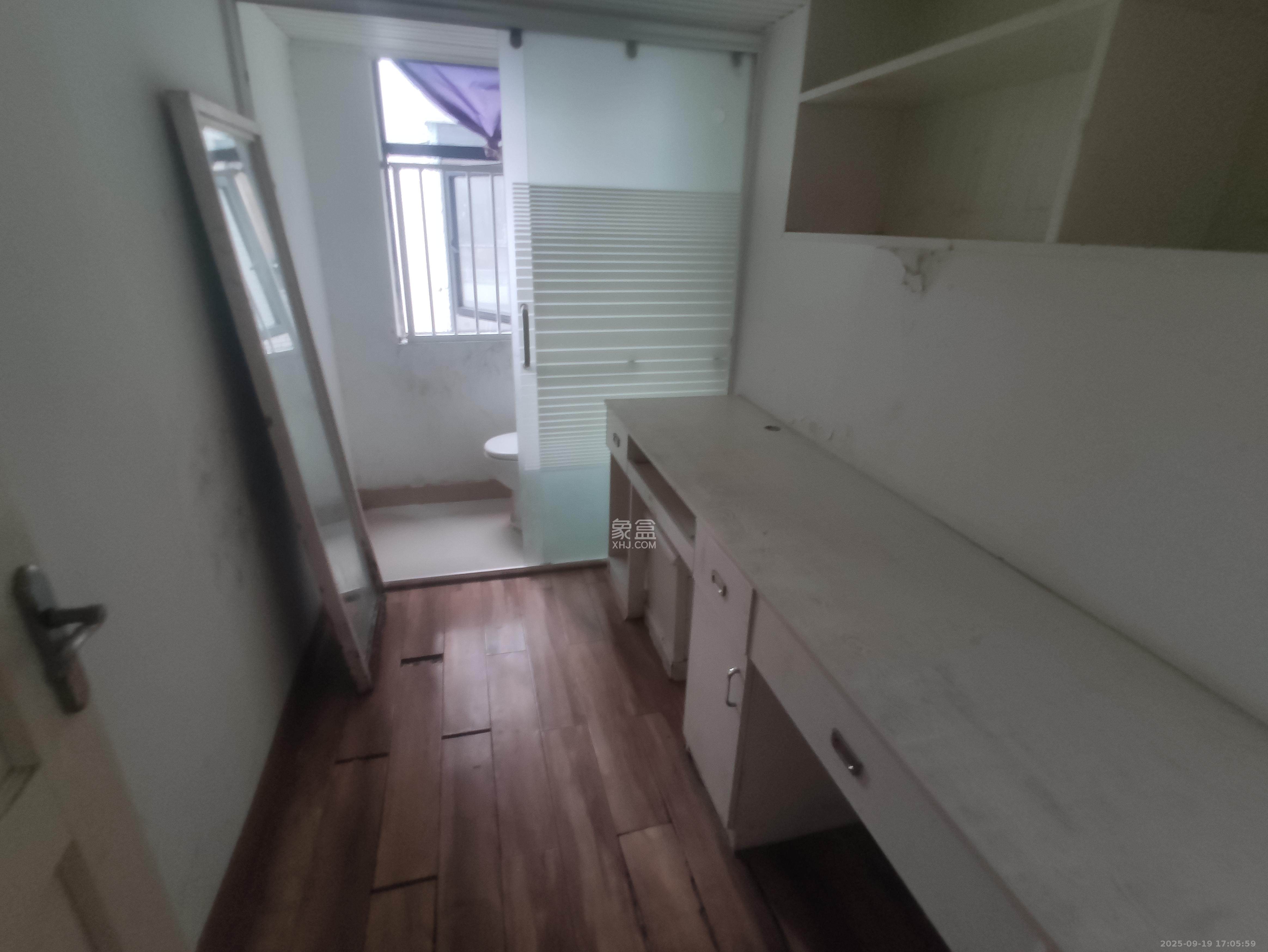 曙光领峰(曙光家园) 3室2厅1卫 2600.0元/月 曙光领峰(曙光家园) 3室2厅1卫 2600.0元/月室内图