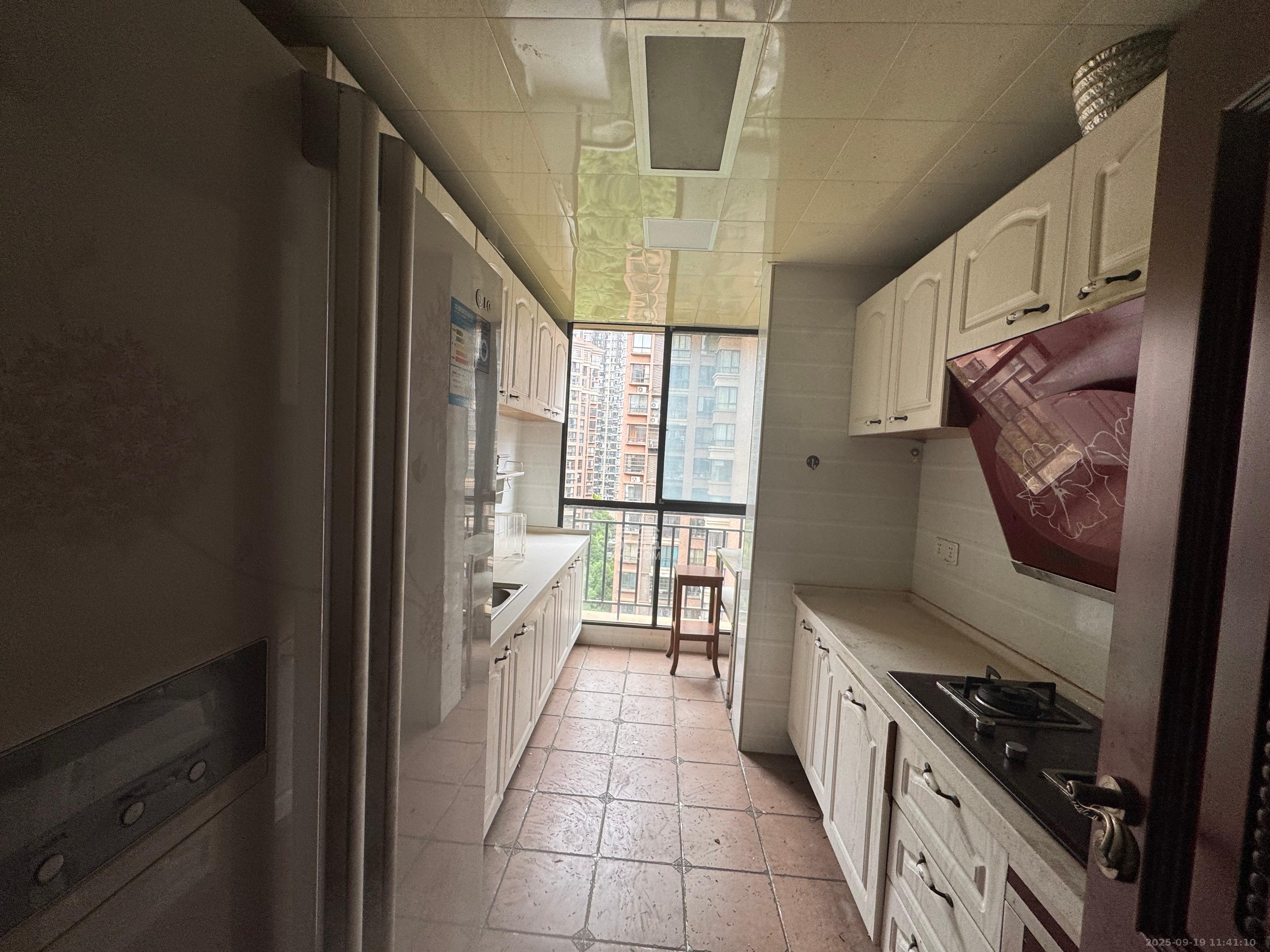 华润凤凰城一期 1室2厅2卫 2800.0元/月 华润凤凰城一期 1室2厅2卫 2800.0元/月室内图