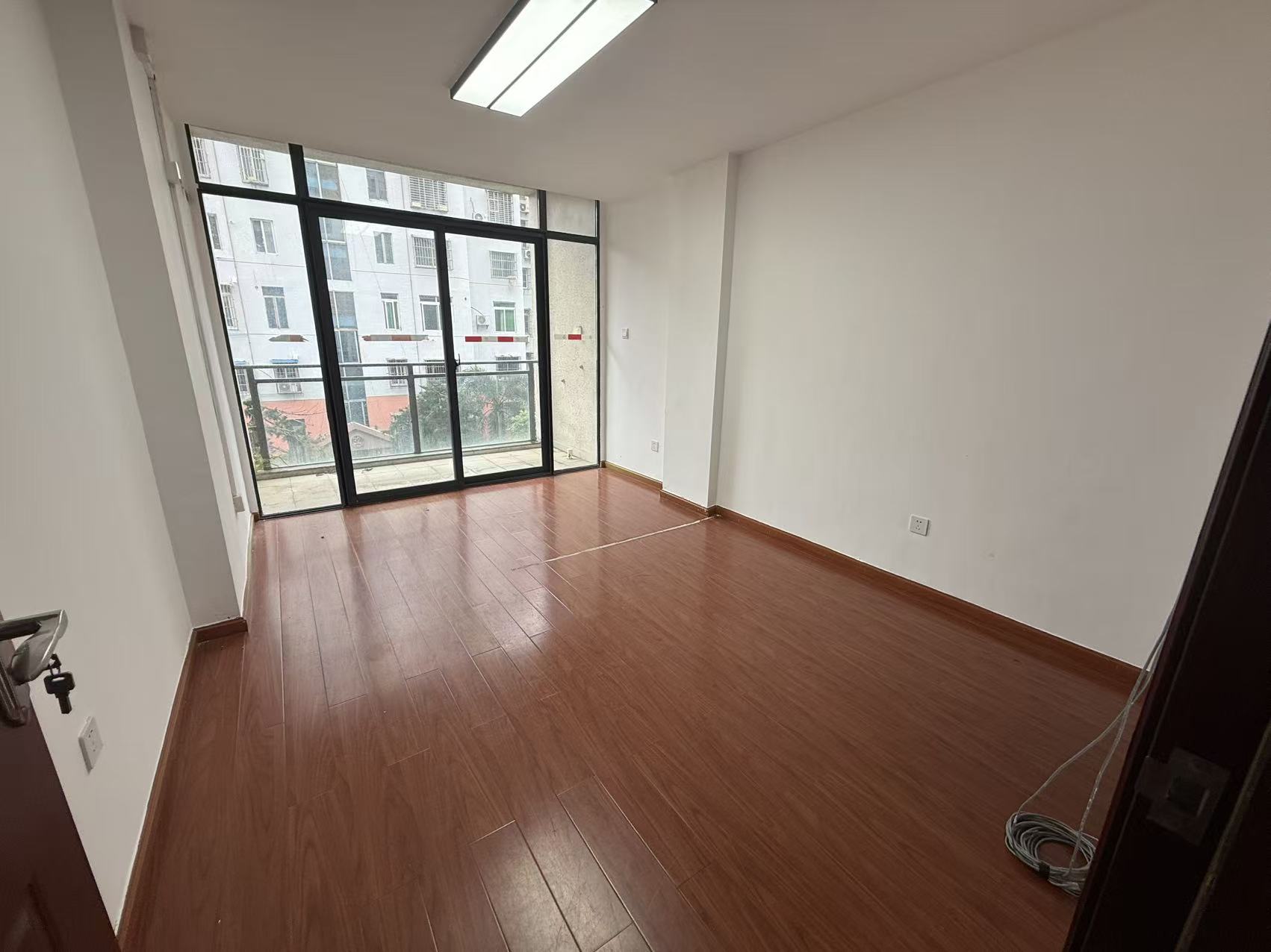 顺发新村 4室2厅2卫 4500.0元/月 顺发新村 4室2厅2卫 4500.0元/月室内图