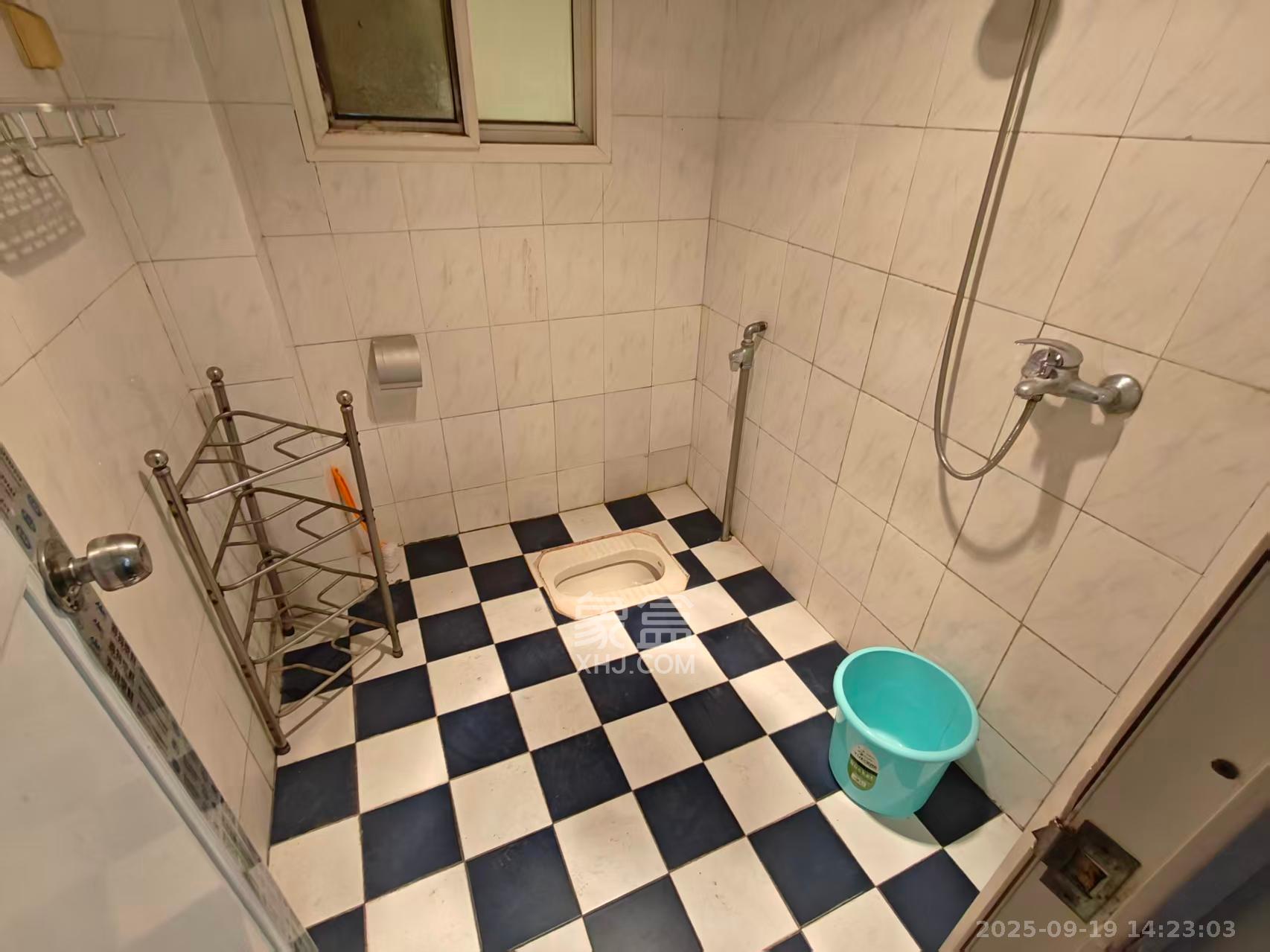 长沙理工大学侯家塘校区教职工宿舍  3室2厅1卫    2500.0元/月室内图