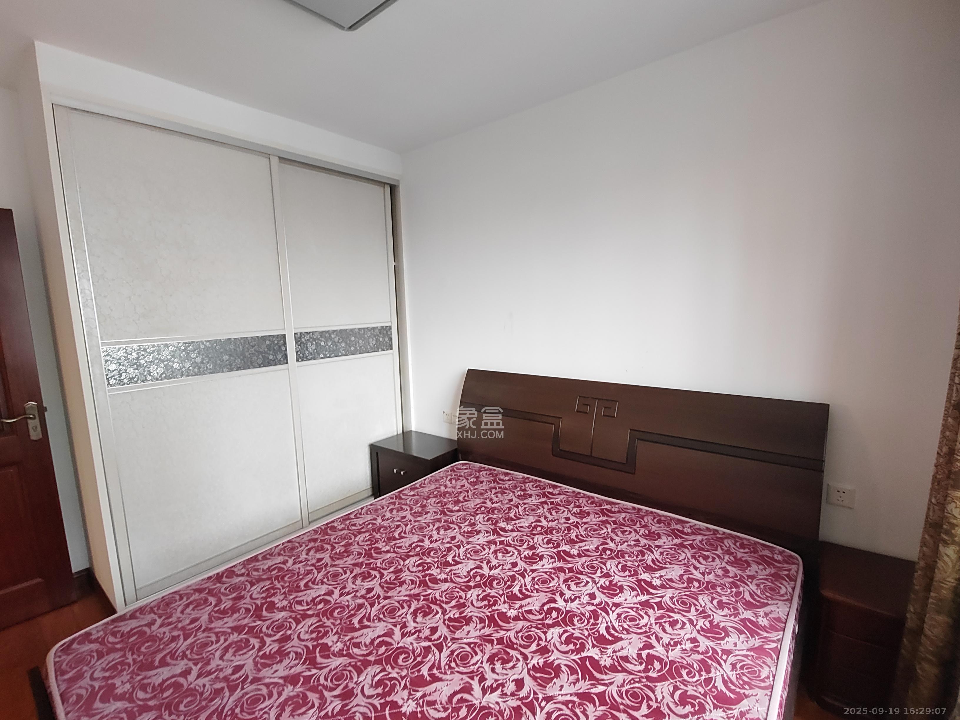 晶华美地 5室2厅2卫 2100.0元/月 晶华美地 5室2厅2卫 2100.0元/月室内图