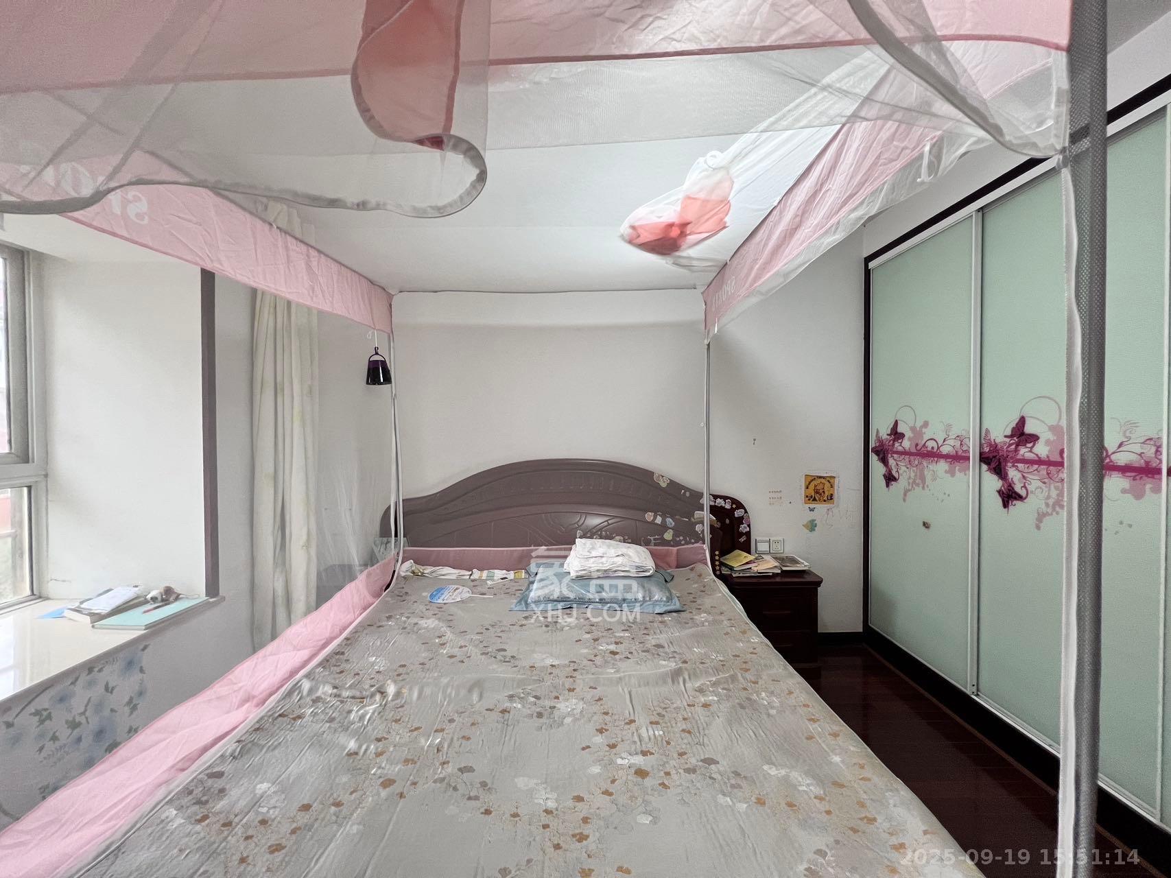 学府华庭  4室2厅2卫    2500.0元/月室内图