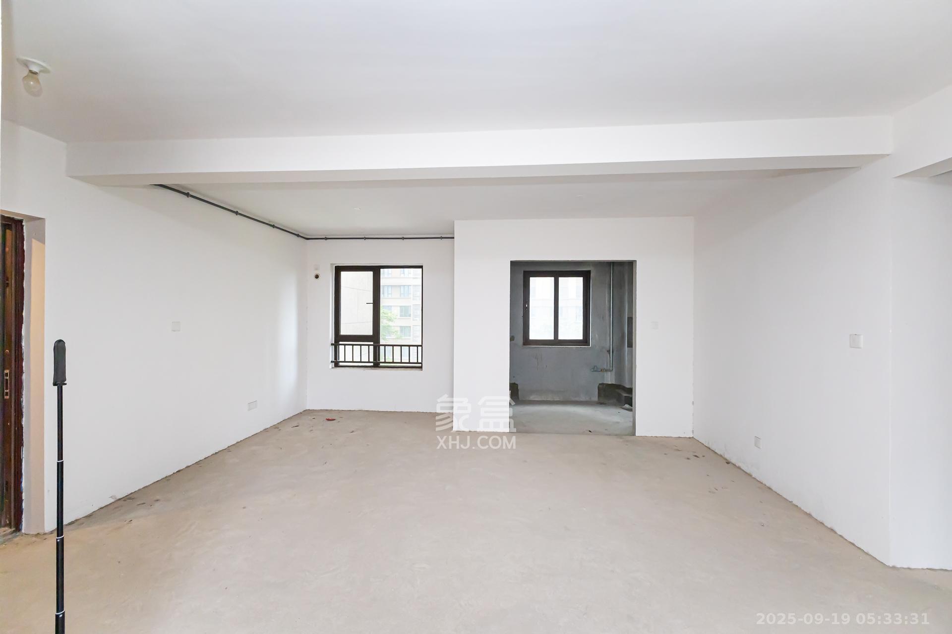 龙湖璟宸原著(龙湖紫宸) 3室2厅2卫 118.0万 龙湖璟宸原著(龙湖紫宸) 3室2厅2卫 118.0万客厅