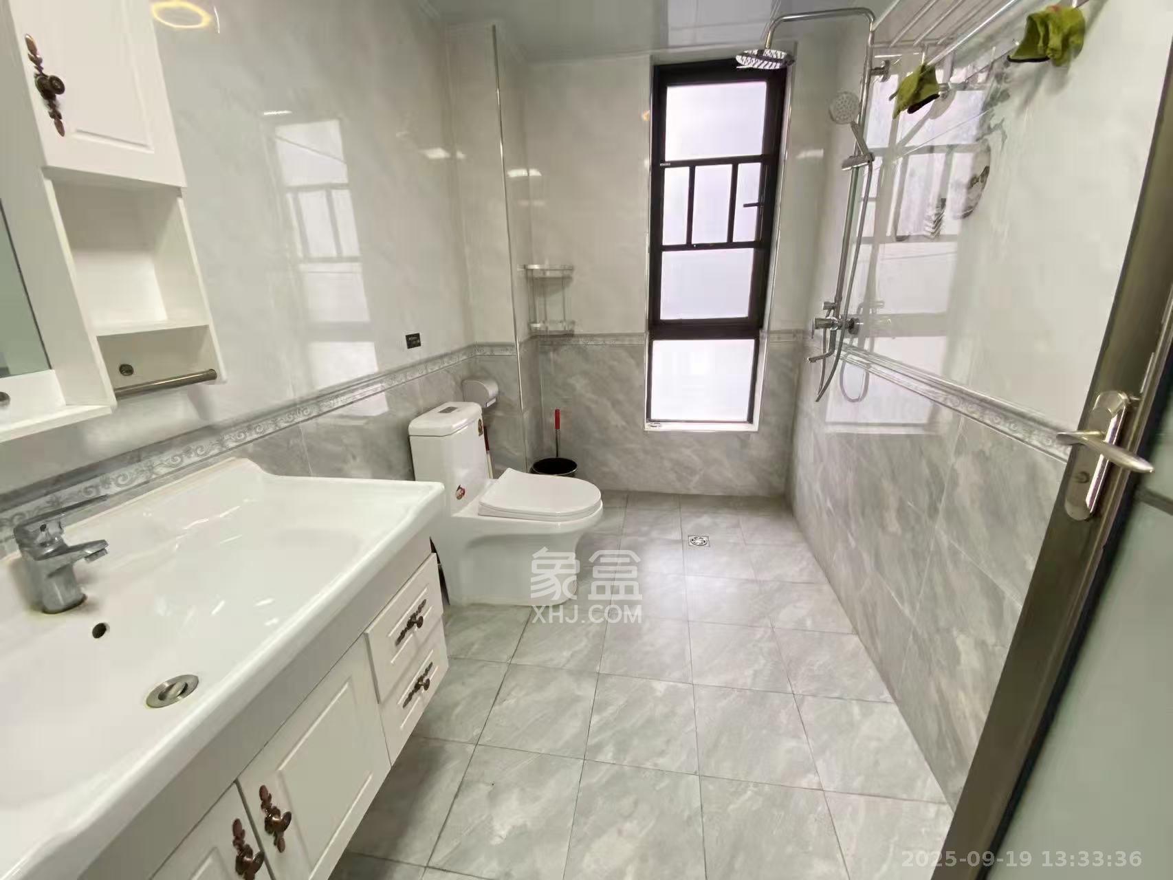 达美D6区  4室2厅2卫    4500.0元/月室内图