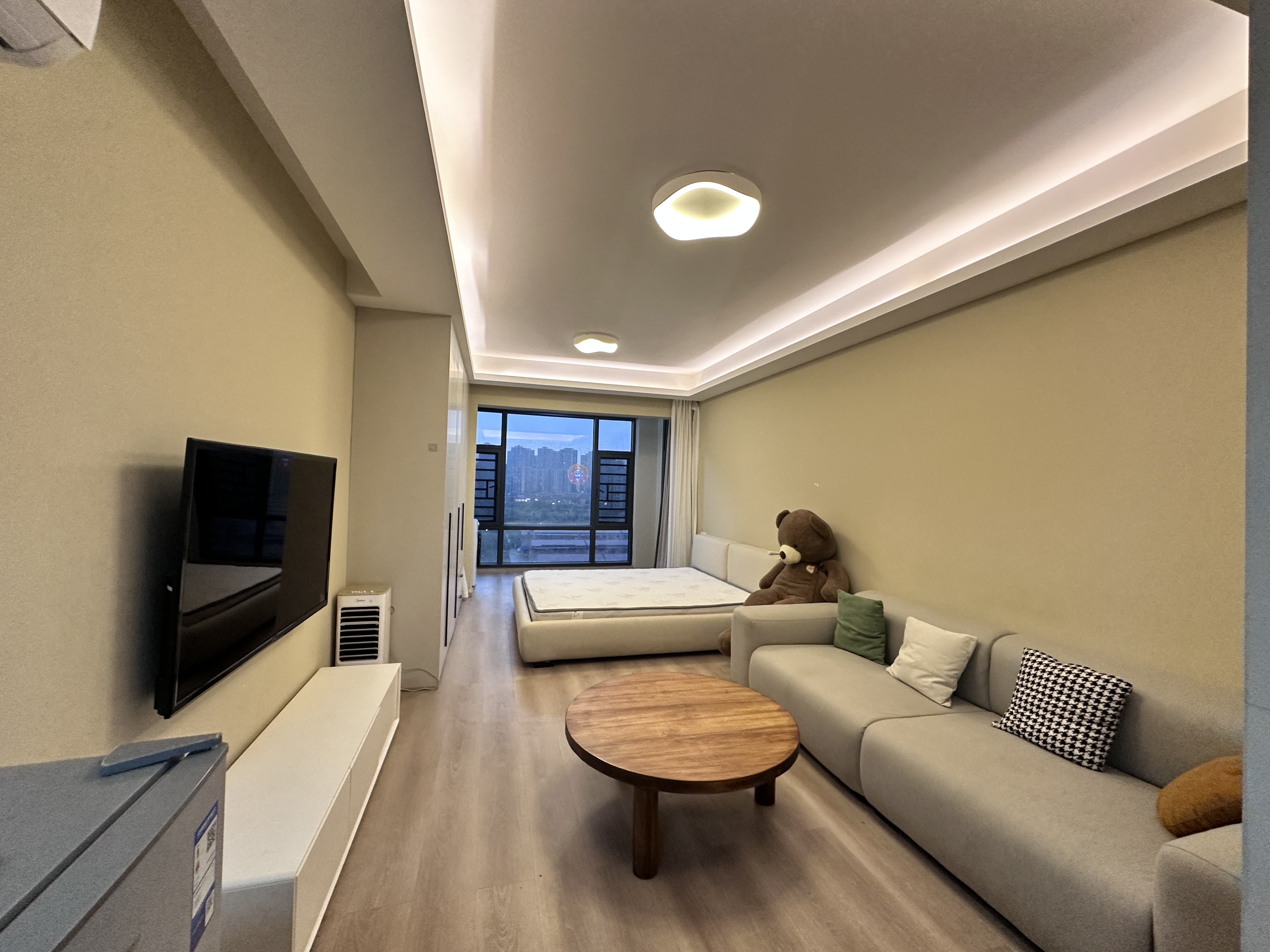 英伦首府金域豪廷 1室1厅1卫 1600.0元/月 英伦首府金域豪廷 1室1厅1卫 1600.0元/月室内图