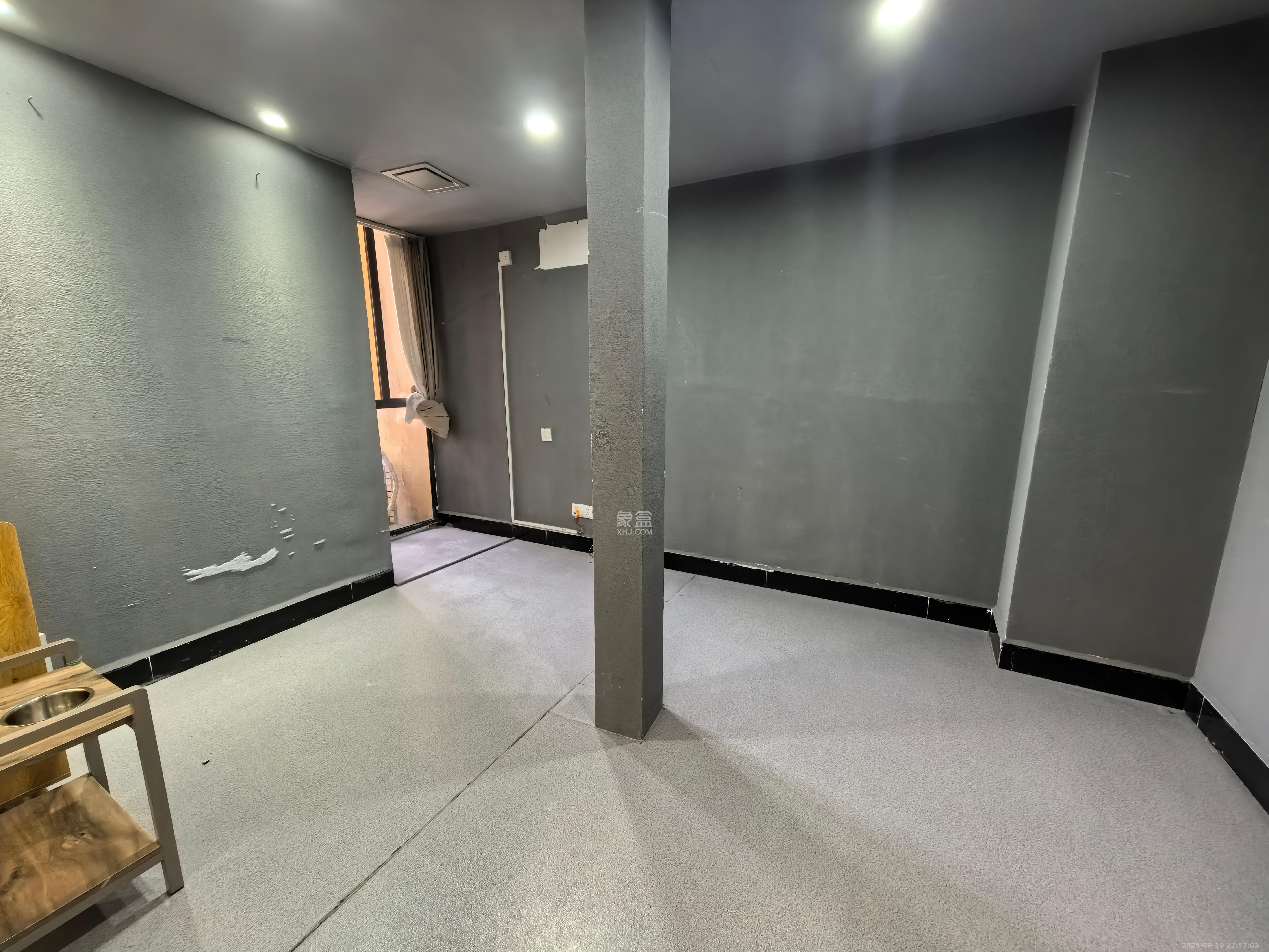 雅阁国际  1室2厅1卫    3000.0元/月室内图