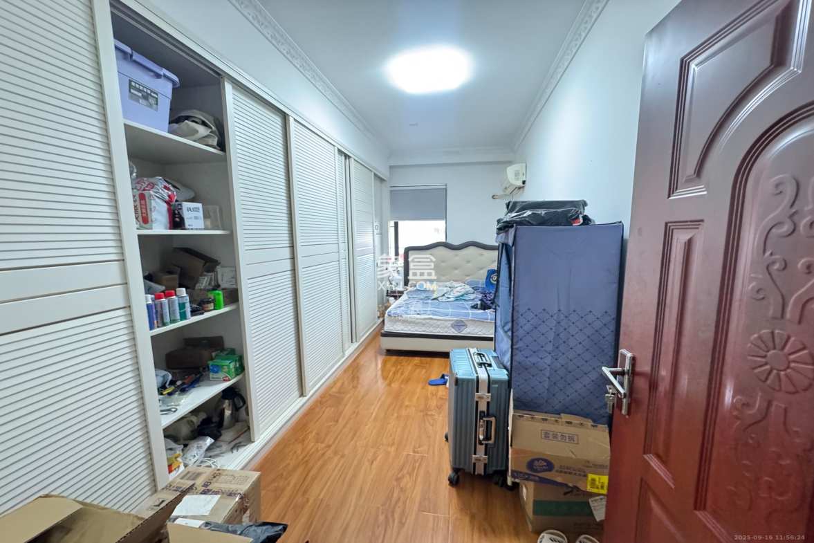 鑫远湘府华城 5室2厅2卫 5000.00元/月 鑫远湘府华城 5室2厅2卫 5000.00元/月室内图