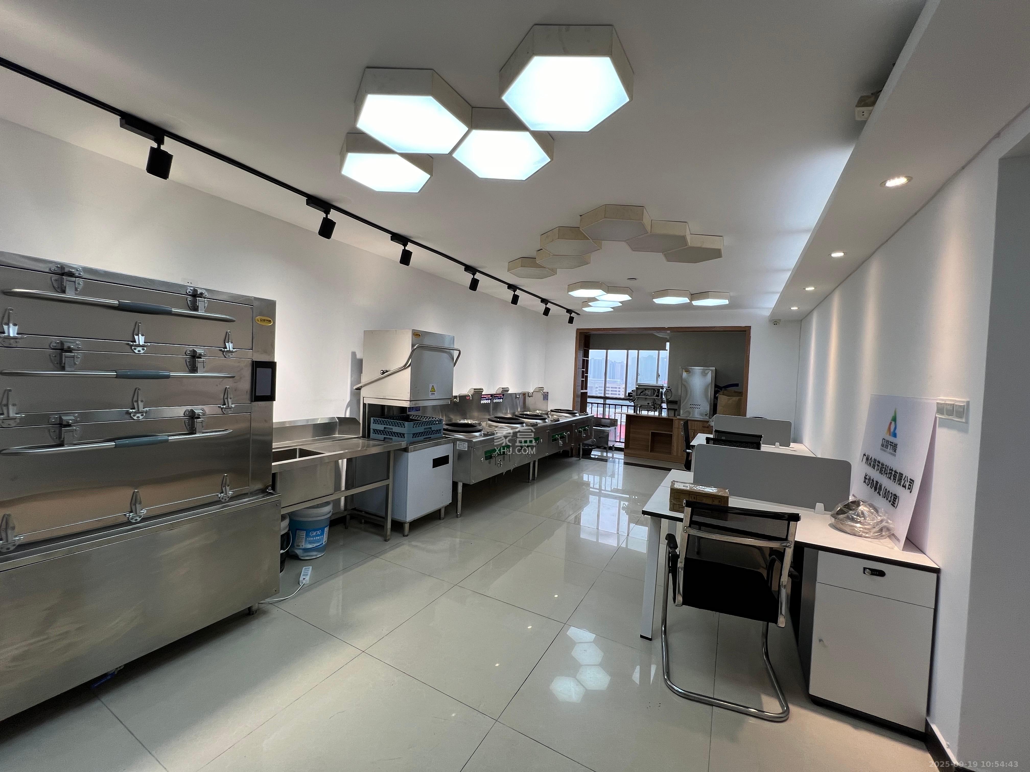 高桥现代商贸城 3室2厅1卫 2700.0元/月 高桥现代商贸城 3室2厅1卫 2700.0元/月室内图