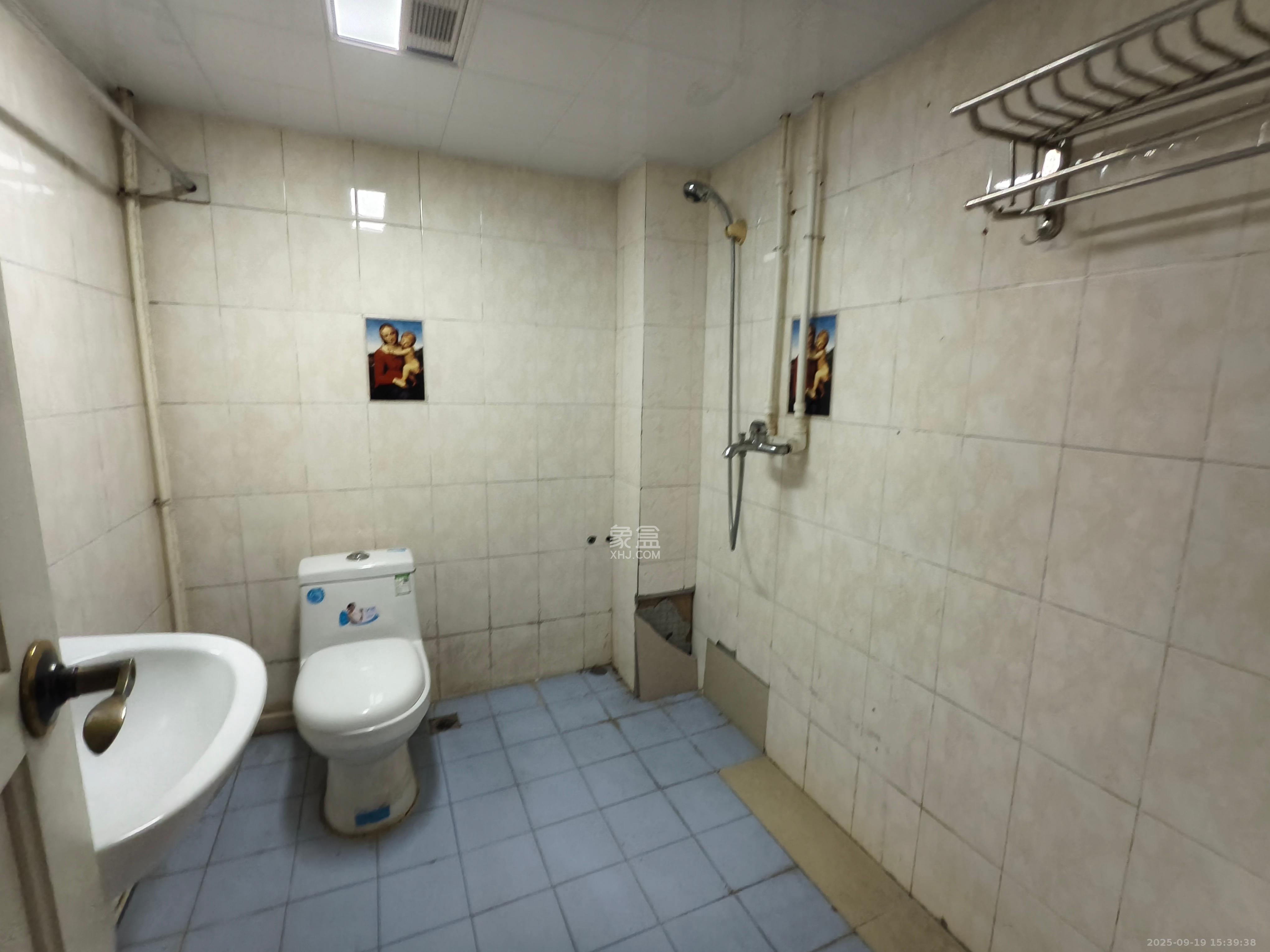 富绿新村 3室2厅2卫 1800.00元/月 富绿新村 3室2厅2卫 1800.00元/月室内图