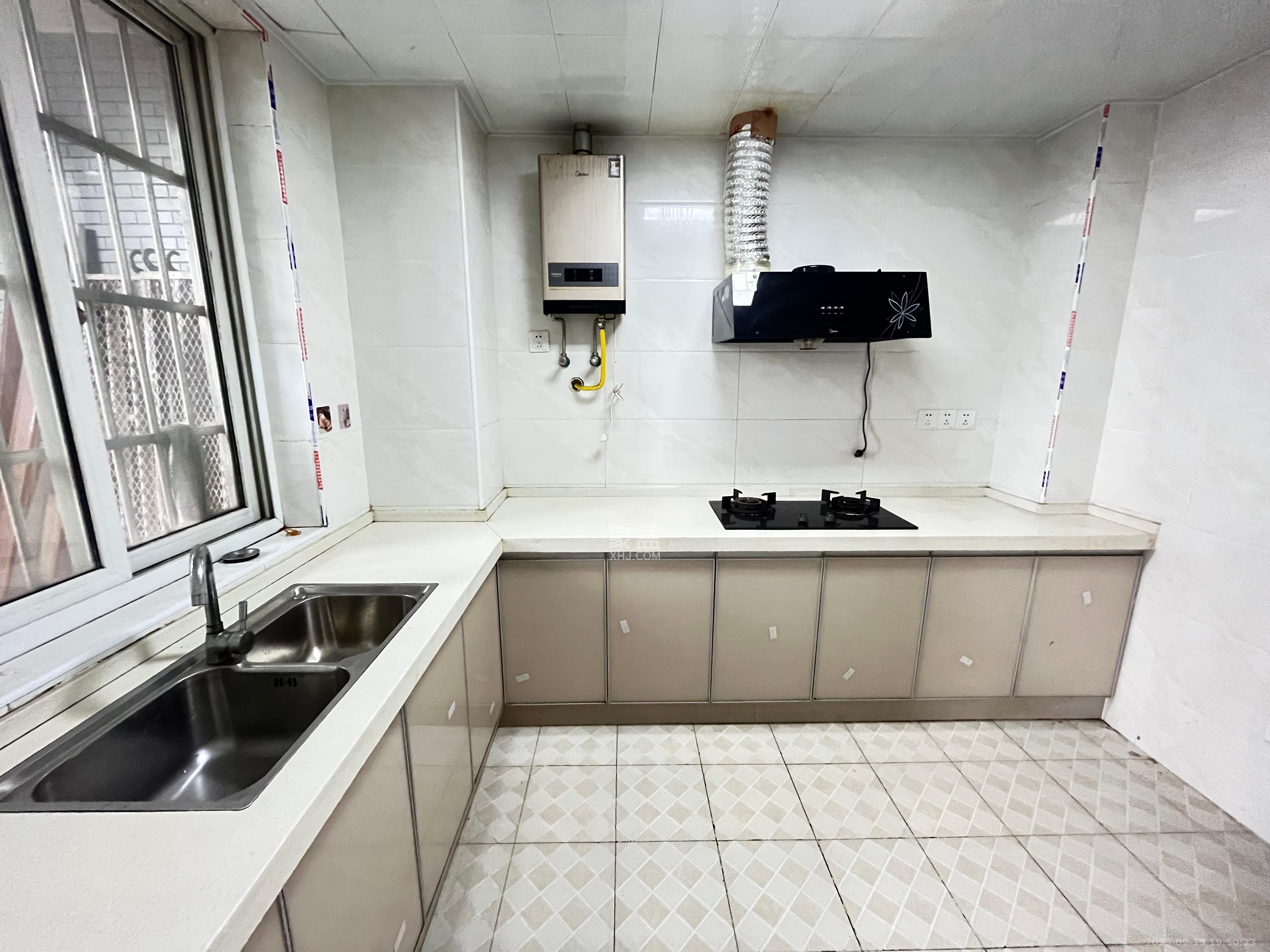 中悦领秀金都  3室2厅2卫    1600.0元/月室内图