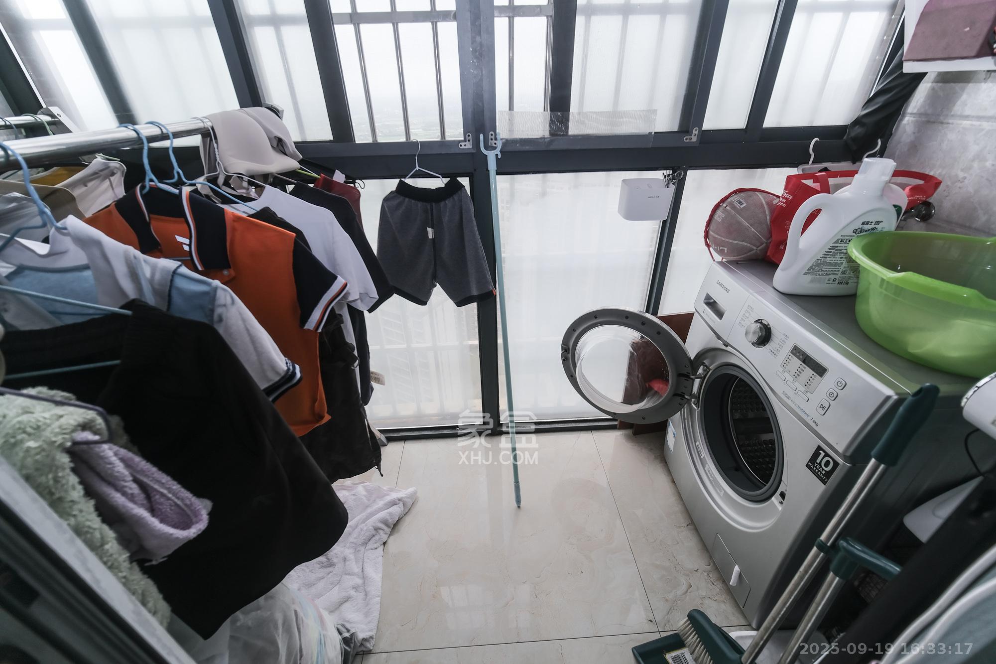 山水湾 3室2厅2卫 68.8万 山水湾 3室2厅2卫 68.8万阳台