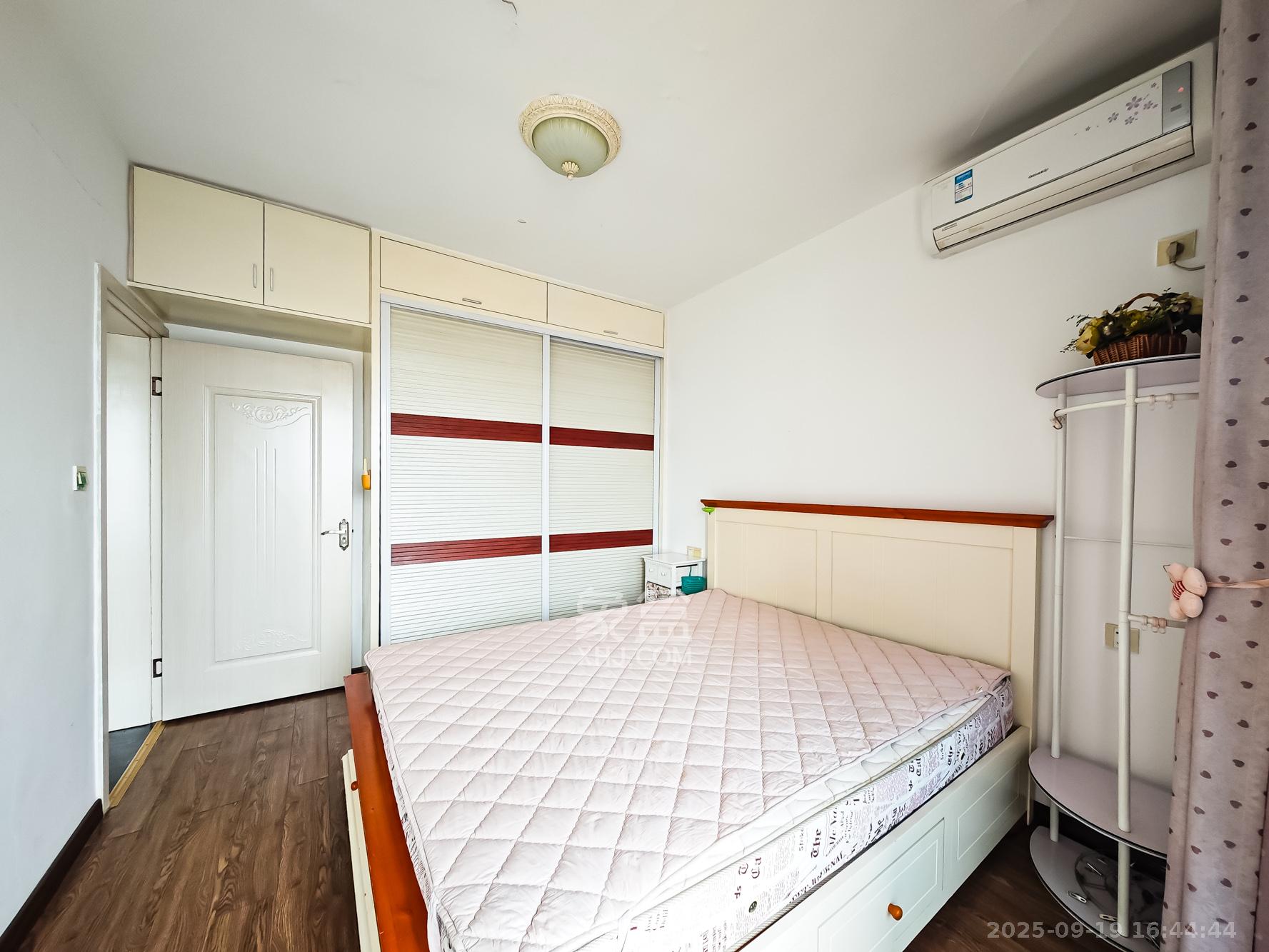 山语城二期  3室2厅1卫    69.8万卧室