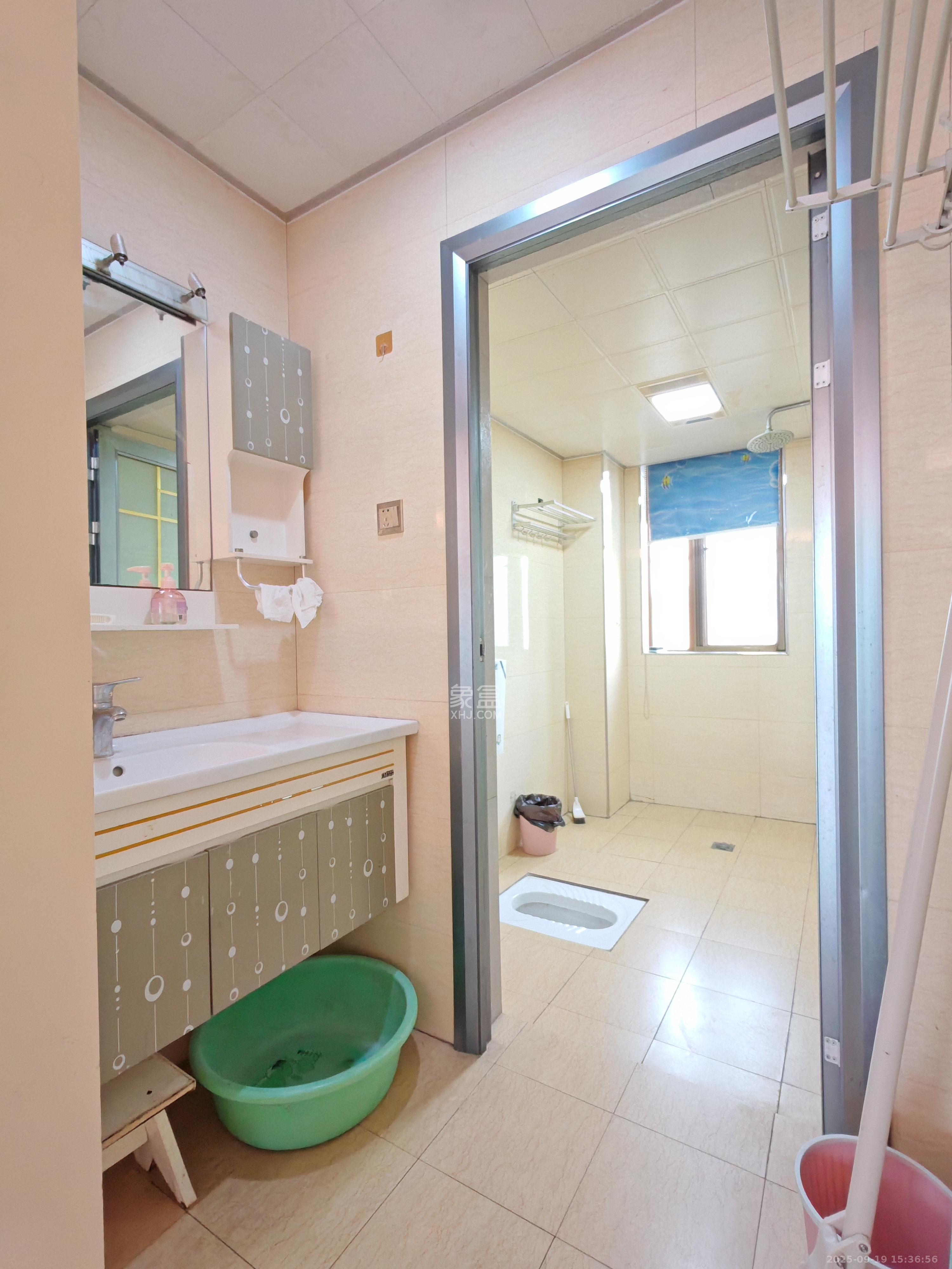 锑都家园  3室2厅2卫    2000.0元/月室内图