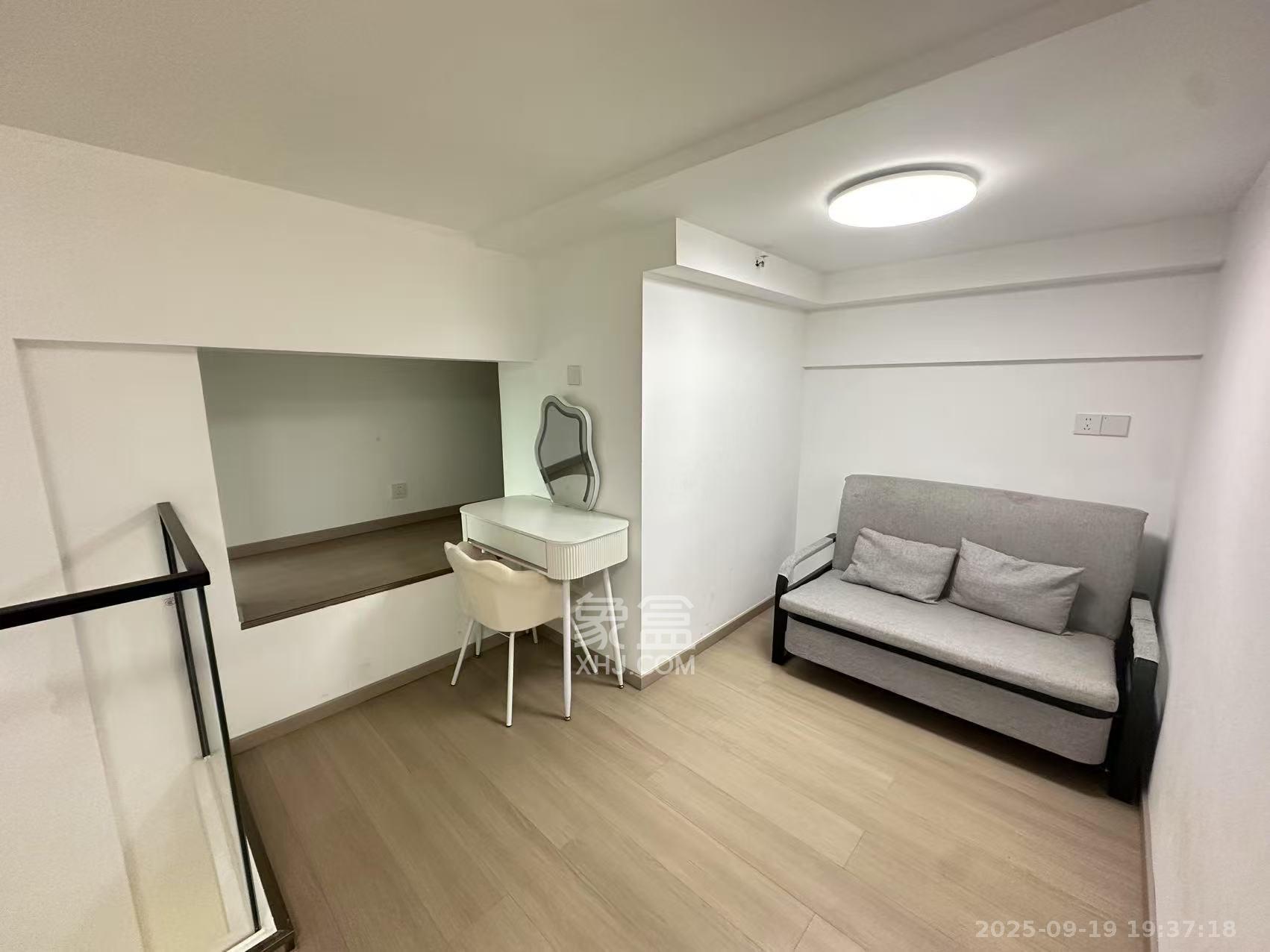 保利中环广场(保利中悦苑) 1室1厅1卫 2300.0元/月 保利中环广场(保利中悦苑) 1室1厅1卫 2300.0元/月室内图