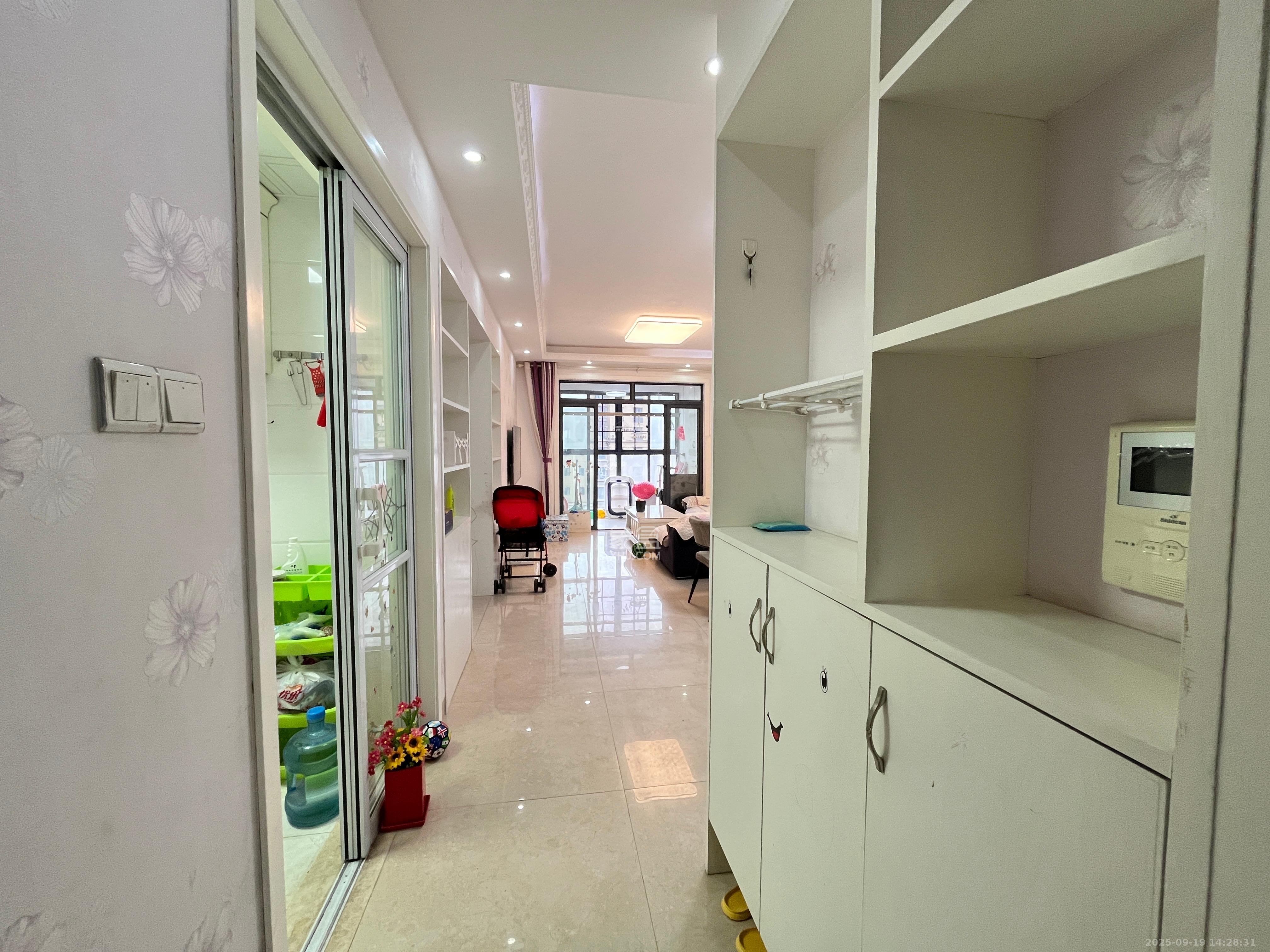 澳海澜庭 2室2厅1卫 1700.0元/月 澳海澜庭 2室2厅1卫 1700.0元/月室内图