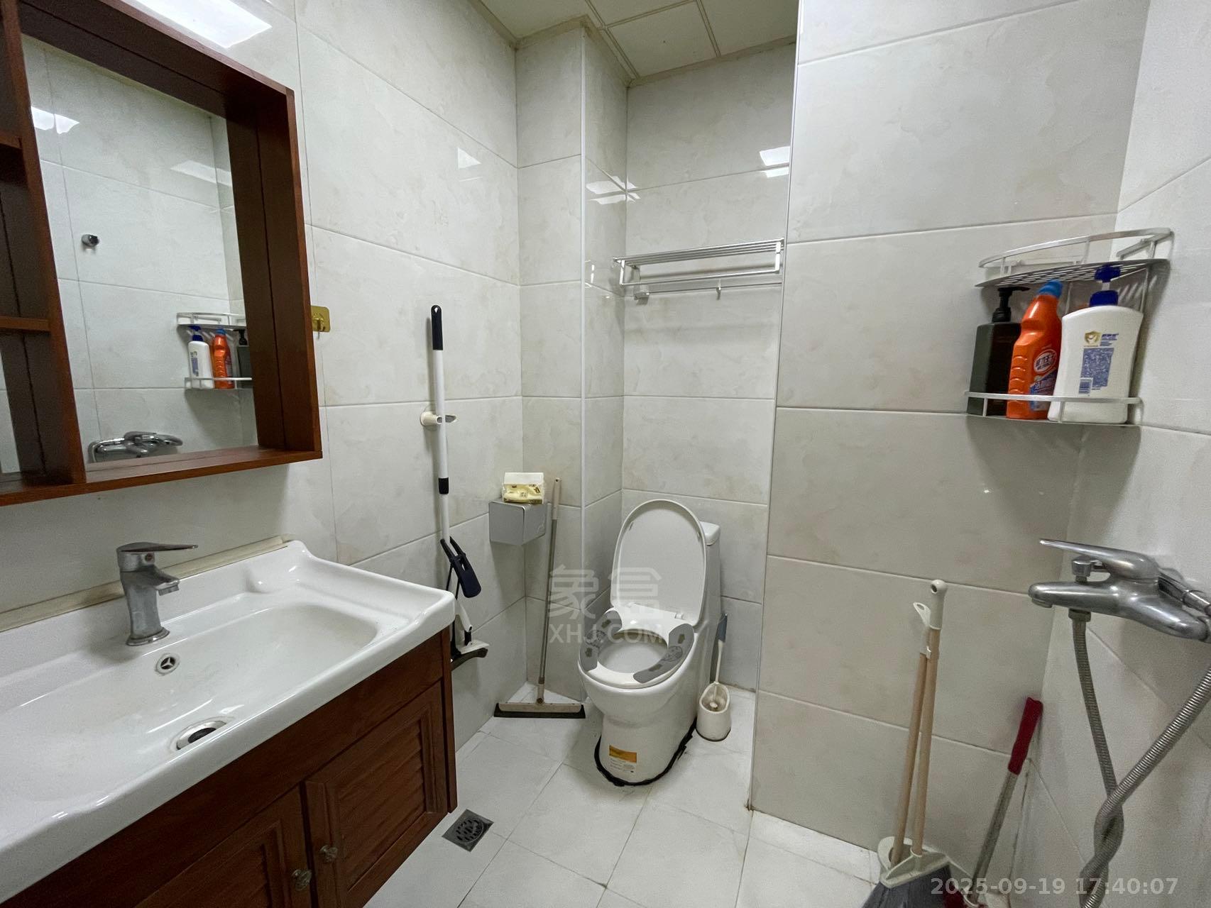 白金汉宫 1室1厅1卫 1300.0元/月 白金汉宫 1室1厅1卫 1300.0元/月室内图