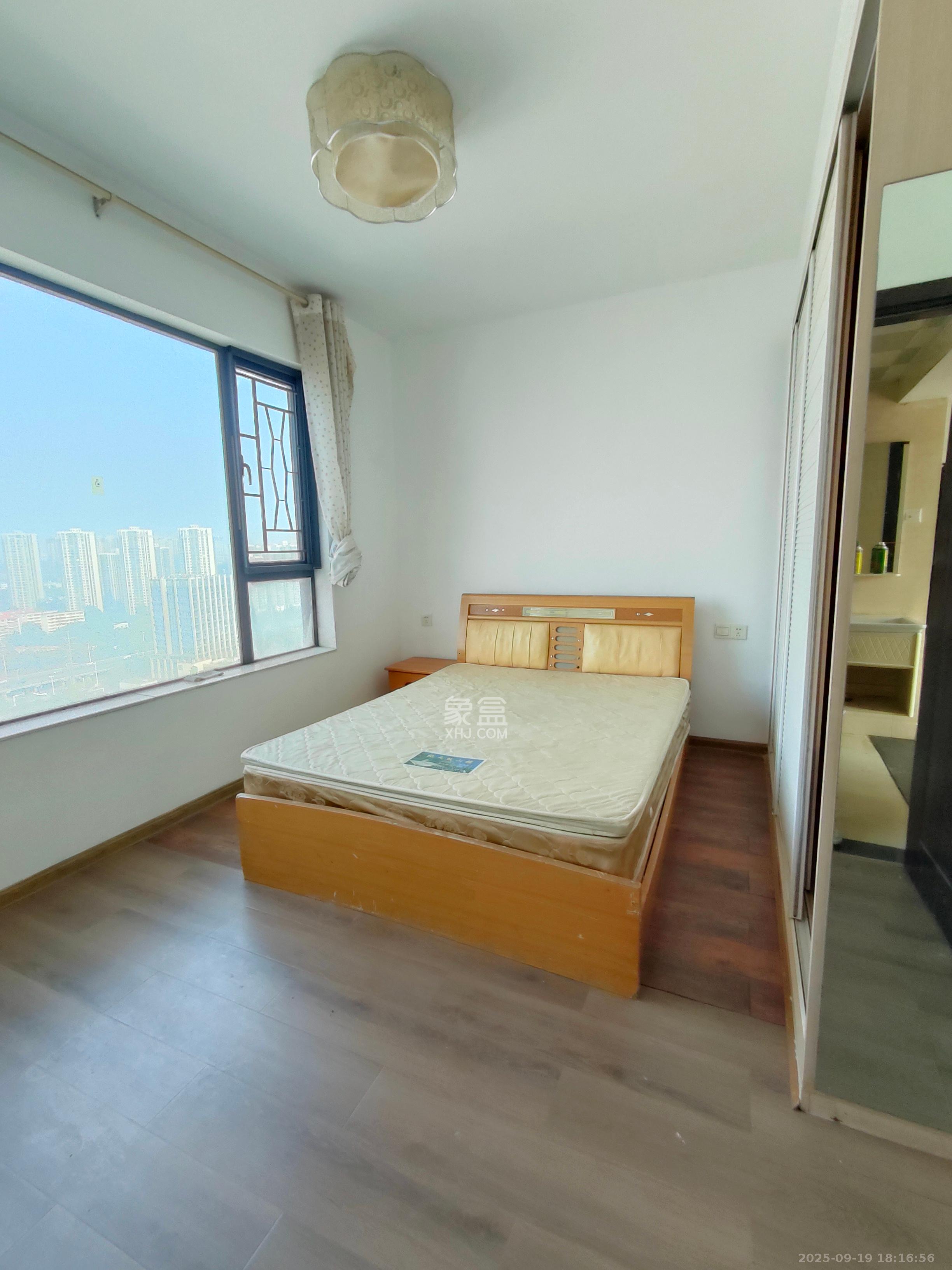 长房时代城 3室2厅1卫 2300.0元/月 长房时代城 3室2厅1卫 2300.0元/月室内图