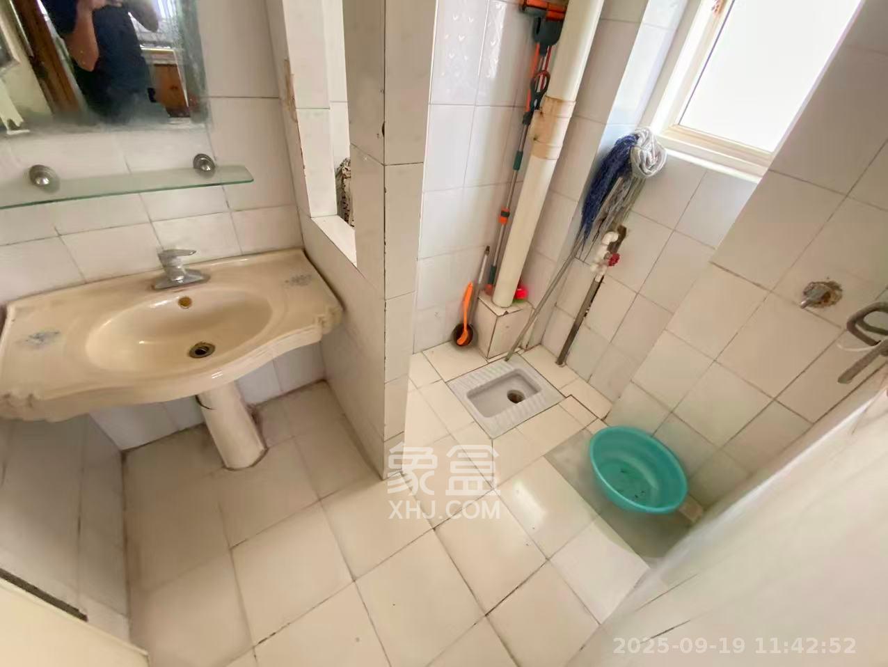 十一中学单位宿舍 3室1厅1卫 1500.0元/月 十一中学单位宿舍 3室1厅1卫 1500.0元/月室内图