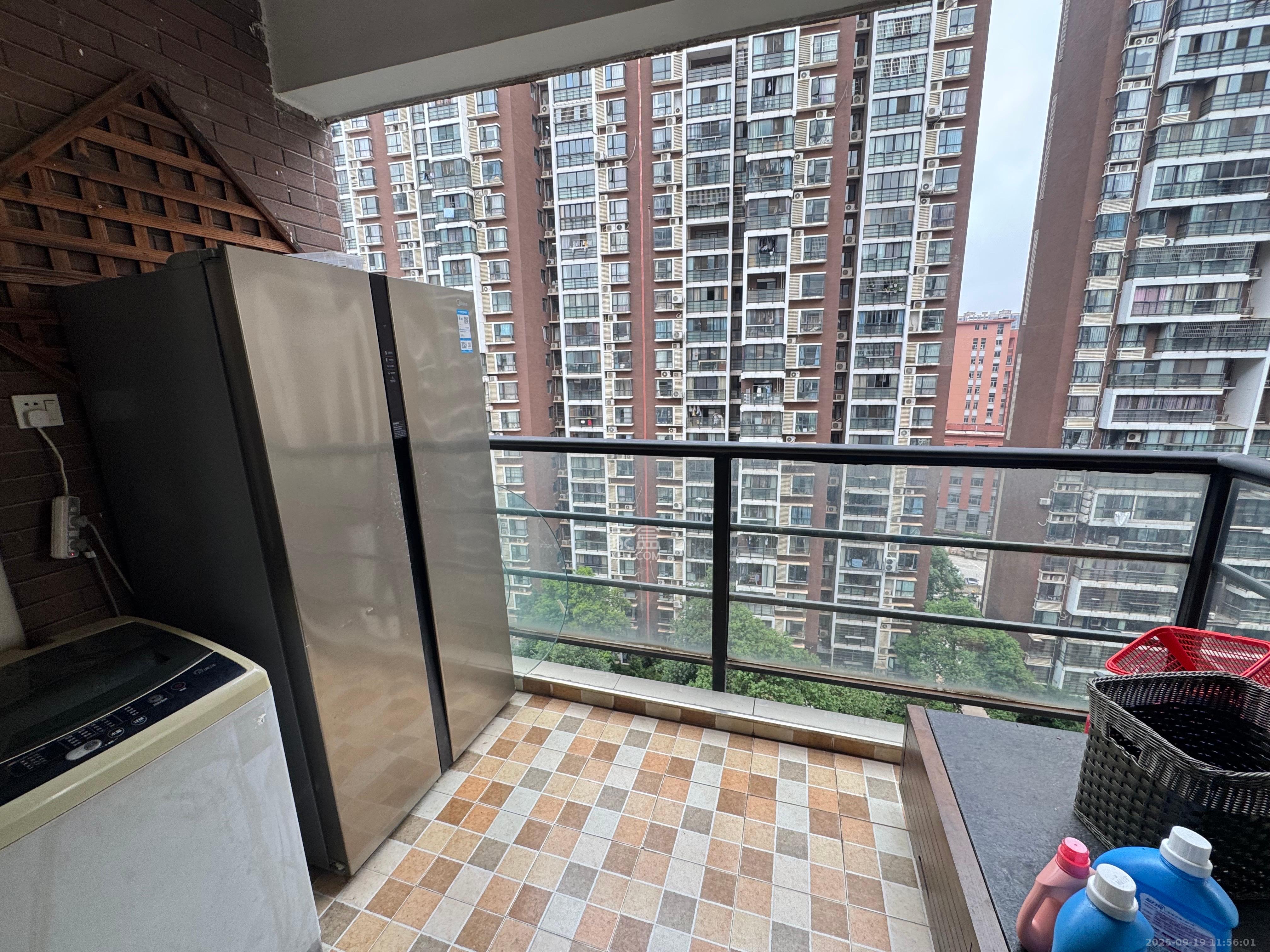 鑫远湘府华城 5室2厅2卫 5000.00元/月 鑫远湘府华城 5室2厅2卫 5000.00元/月室内图