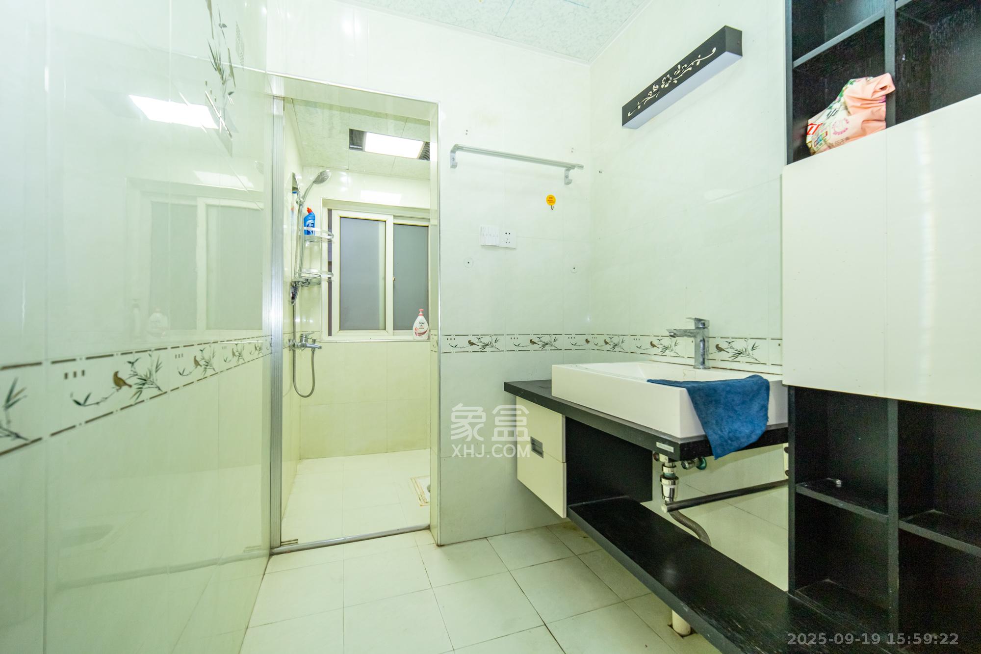 楚天馨苑  3室2厅2卫    68.8万卫生间