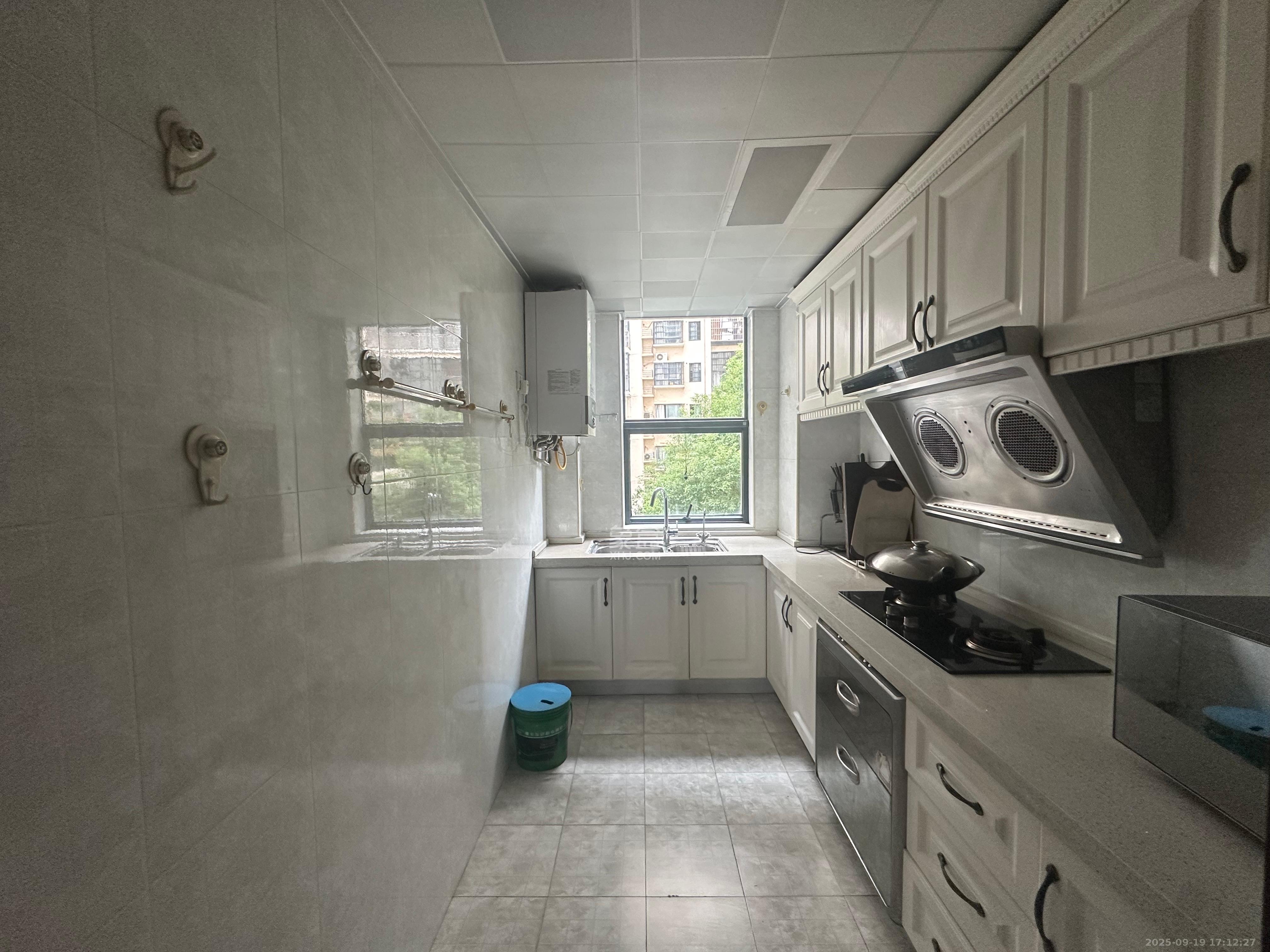 观湖苑(长沙映像) 4室2厅2卫 3500.0元/月 观湖苑(长沙映像) 4室2厅2卫 3500.0元/月室内图