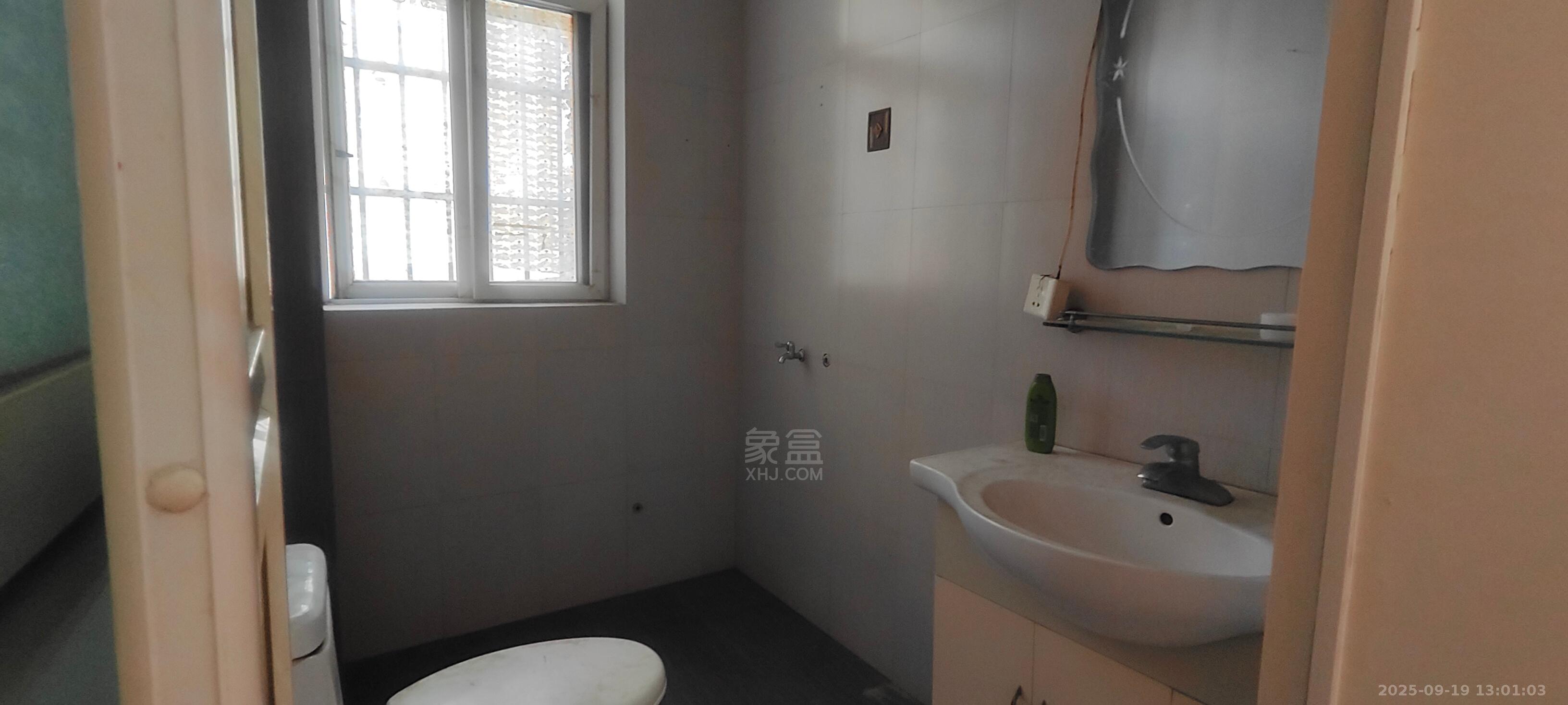 珠江丽园 3室2厅1卫 1500.0元/月 珠江丽园 3室2厅1卫 1500.0元/月室内图