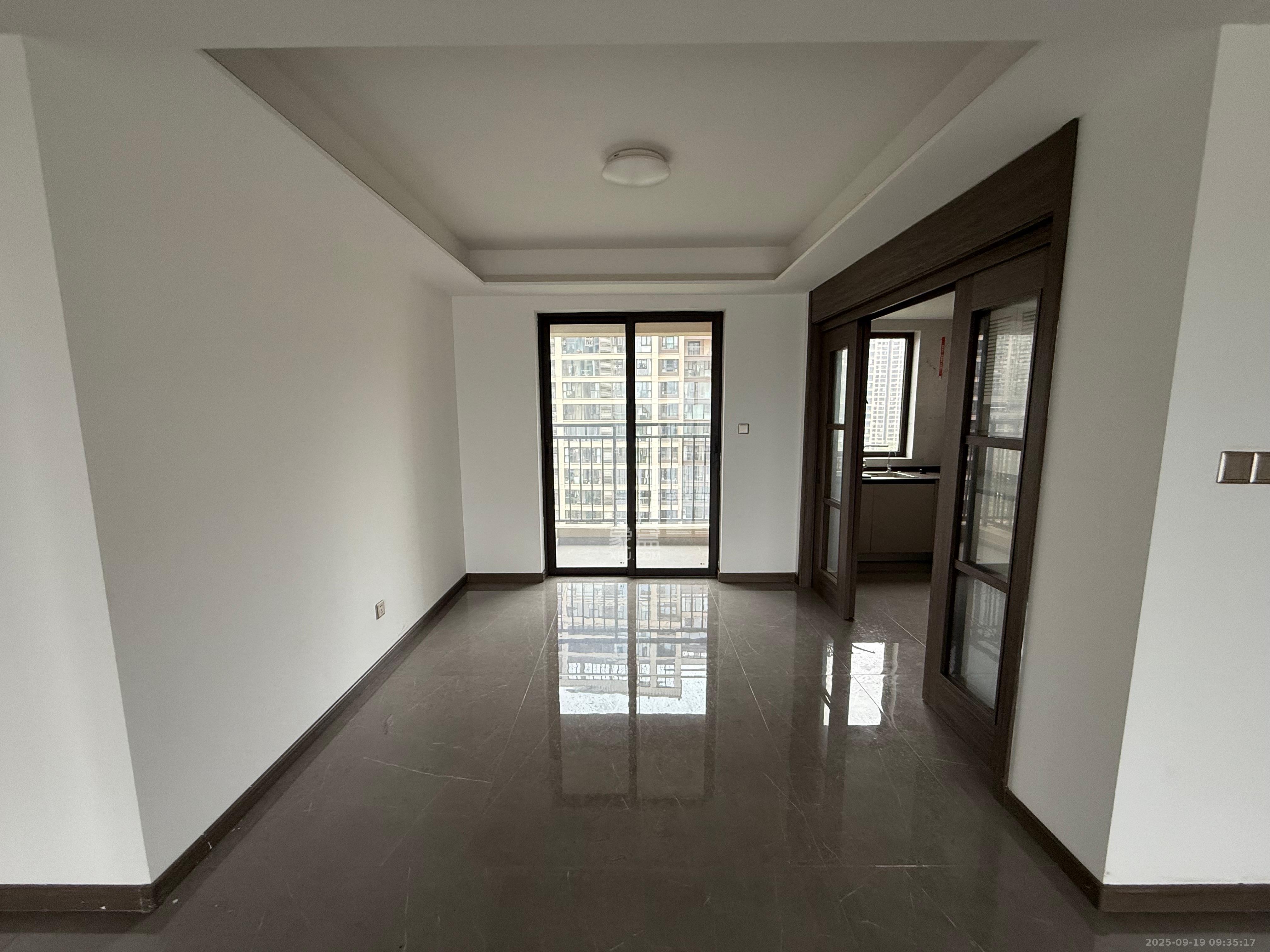 龙湖春江天玺  4室2厅2卫    5000.0元/月 龙湖春江天玺  4室2厅2卫    5000.0元/月室内图1