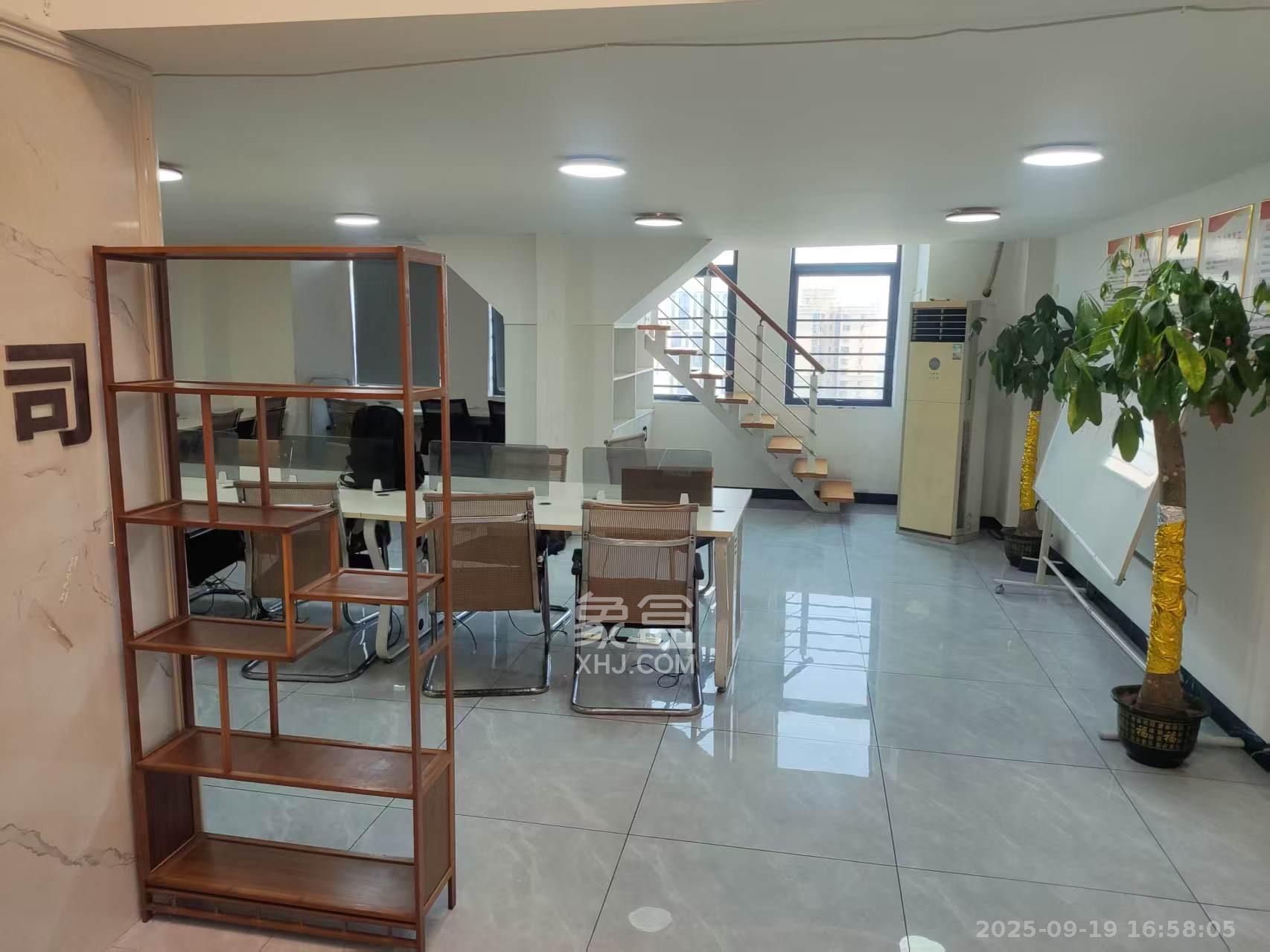 华润置地广场二期 1室1厅1卫 4500.0元/月 华润置地广场二期 1室1厅1卫 4500.0元/月室内图