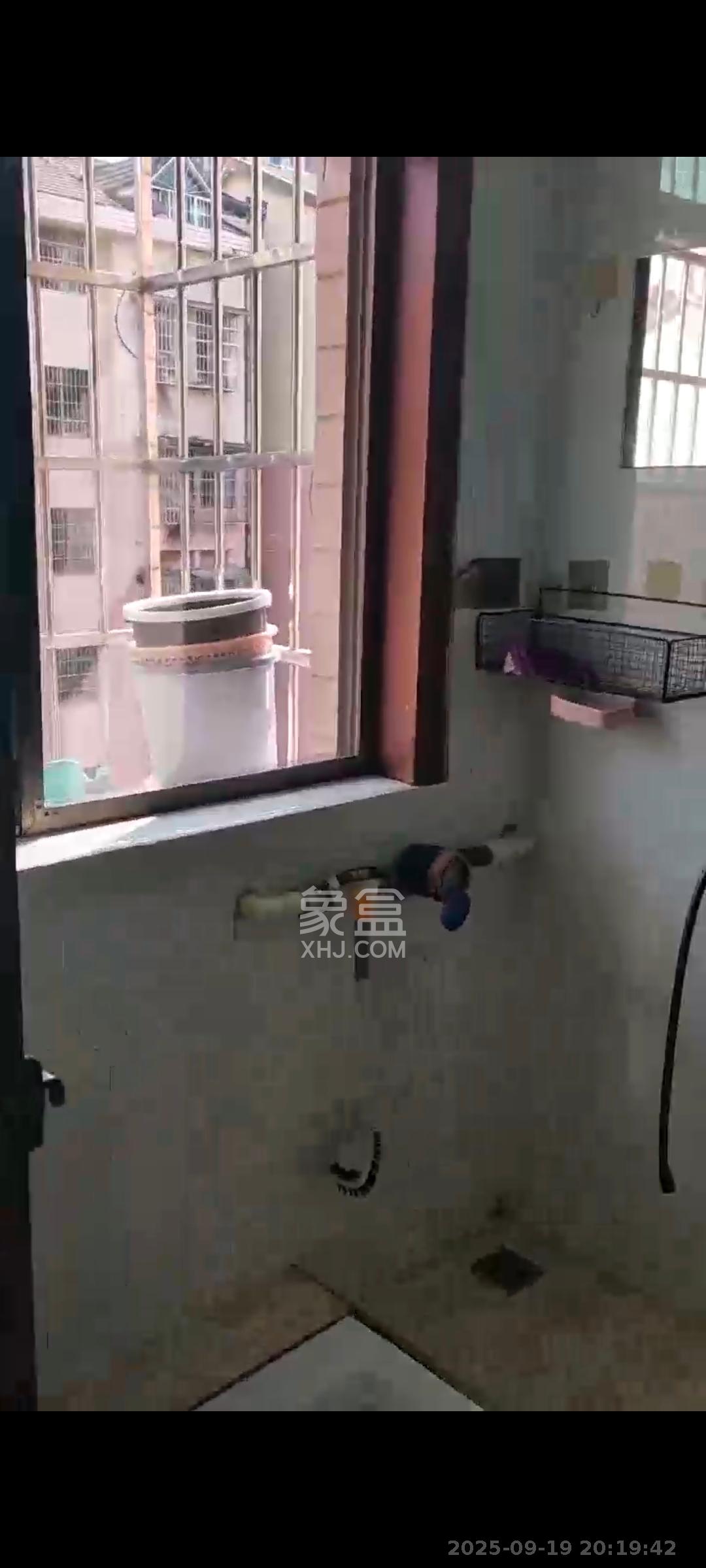 高岭小区 1室1厅1卫 1200.0元/月 高岭小区 1室1厅1卫 1200.0元/月室内图