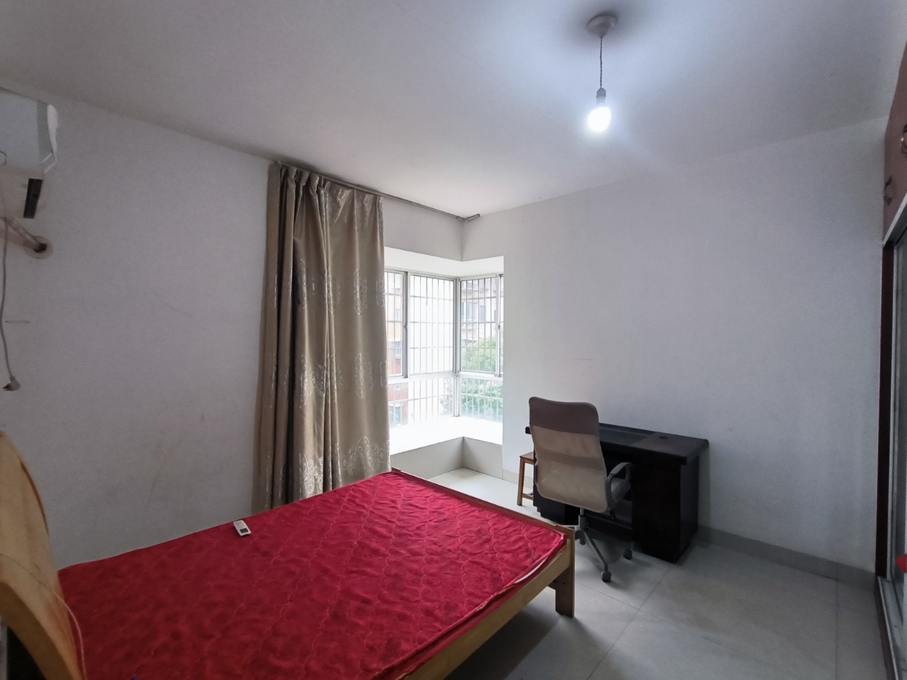 安泰小区  3室2厅1卫    48.0万 安泰小区  3室2厅1卫    48.0万室内图