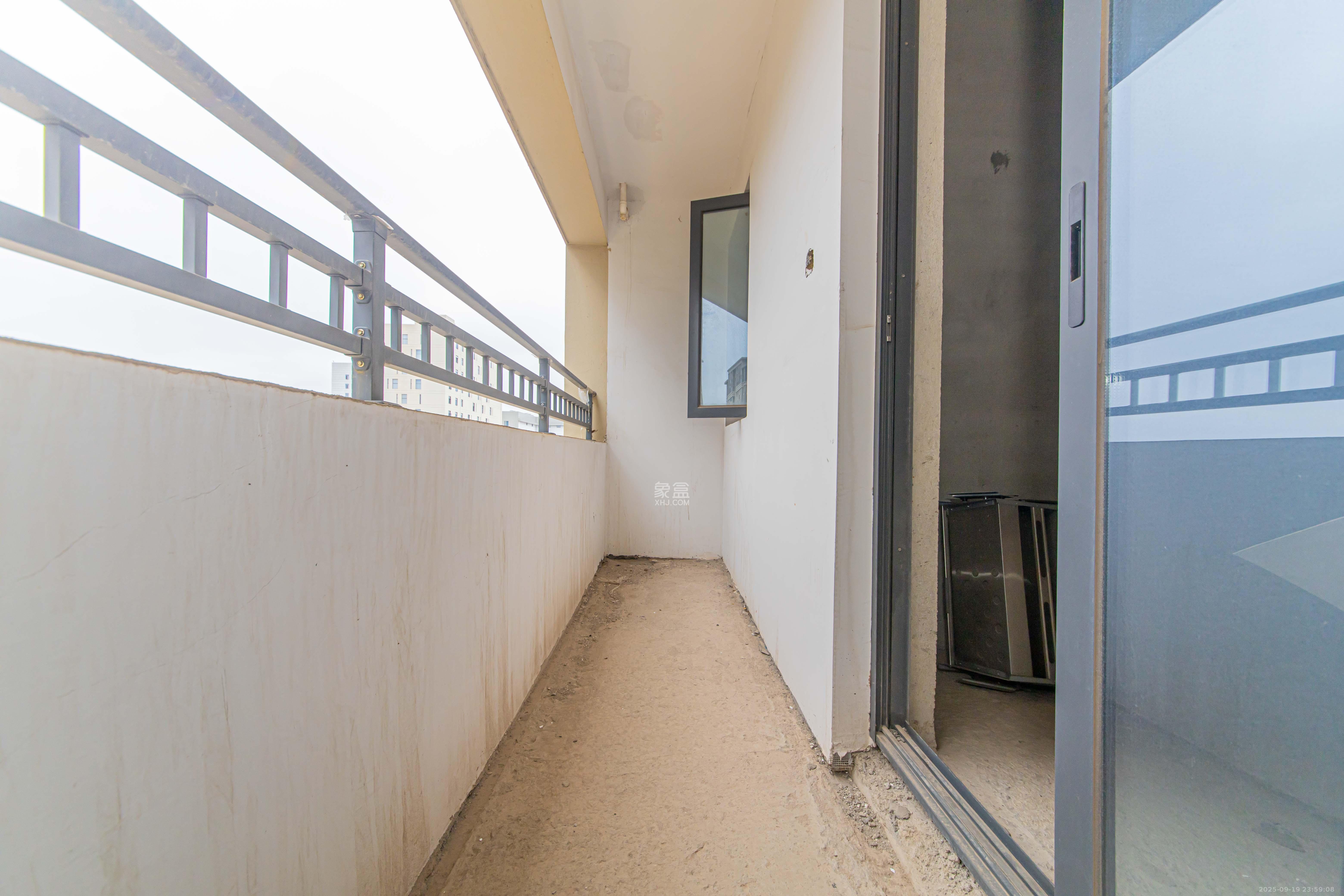 和泓融成府  4室2厅2卫    85.0万阳台