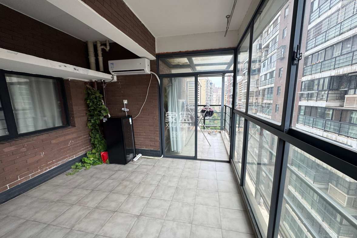 鑫远湘府华城 5室2厅2卫 5000.00元/月 鑫远湘府华城 5室2厅2卫 5000.00元/月室内图