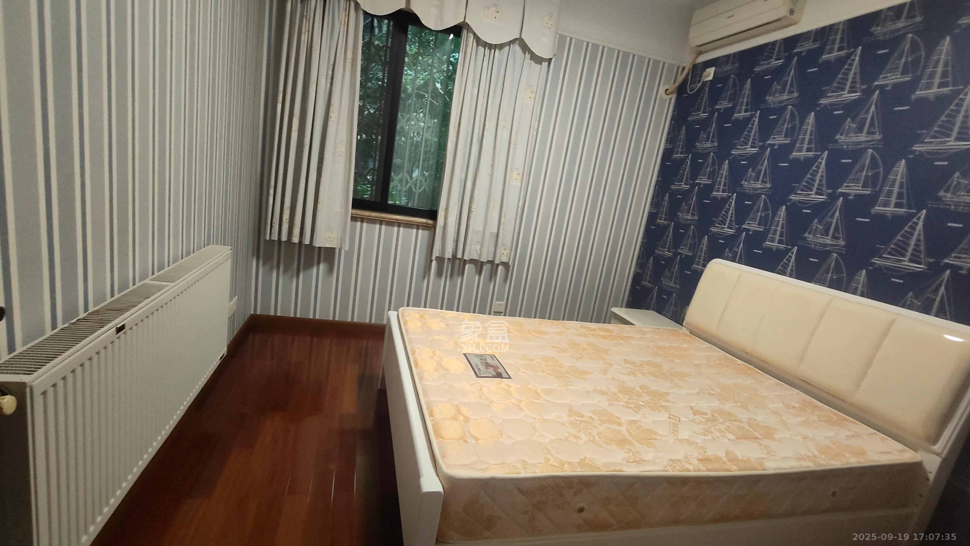 阳光100三期  1室2厅2卫    5000.0元/月室内图